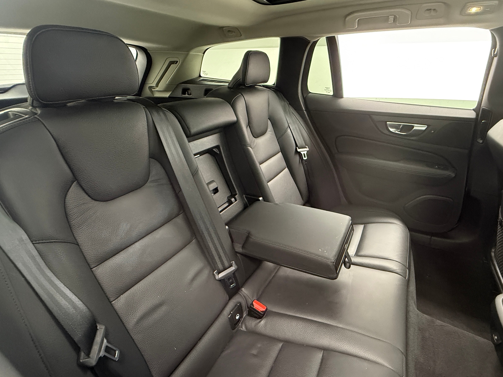 Thumbnail: 2025 Volvo V60 - 5