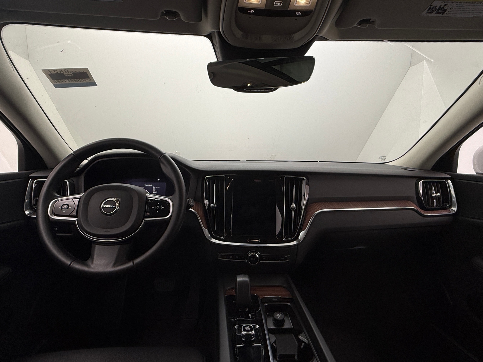 Thumbnail: 2025 Volvo V60 - 2