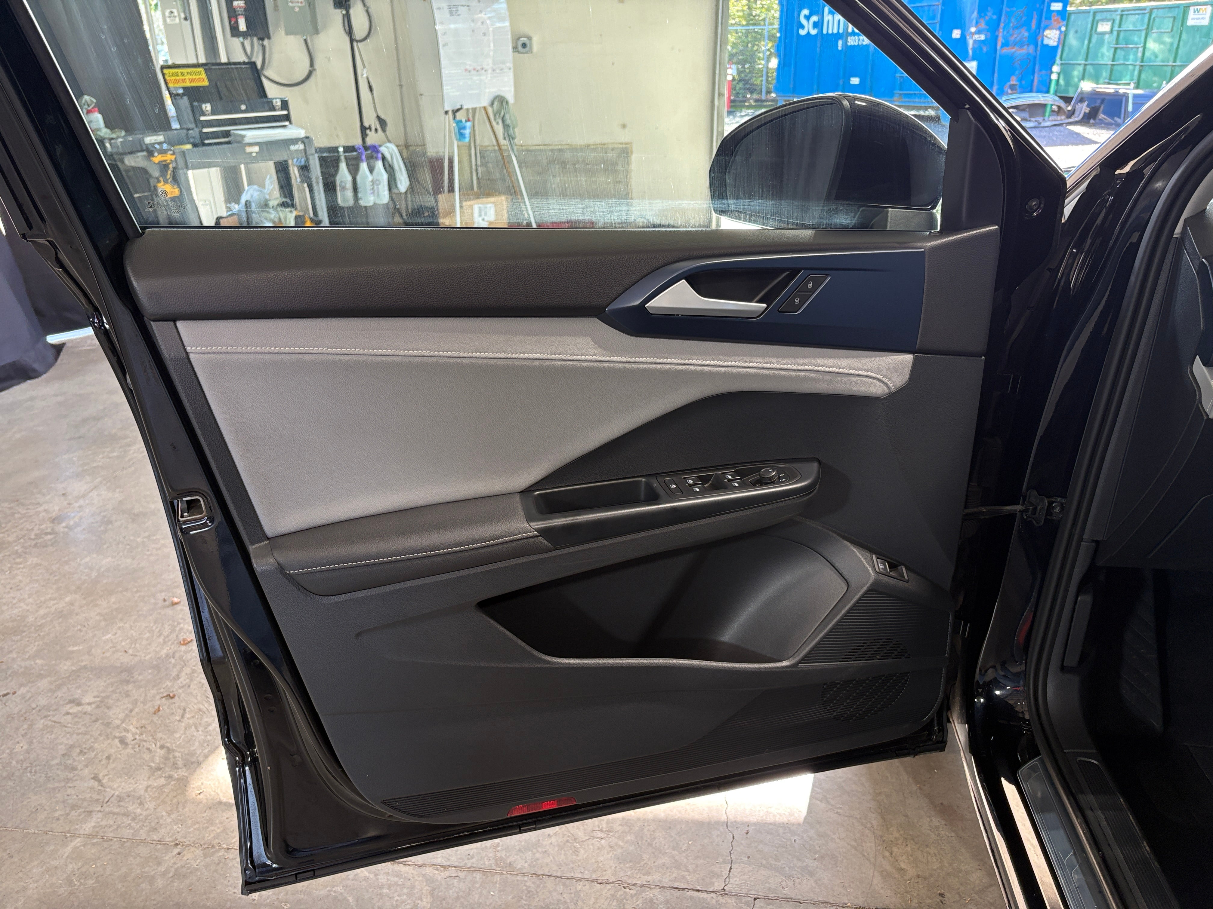 Used 2024 Volkswagen Taos SE with VIN 3VVSX7B22RM031807 for sale in Oak Creek, WI