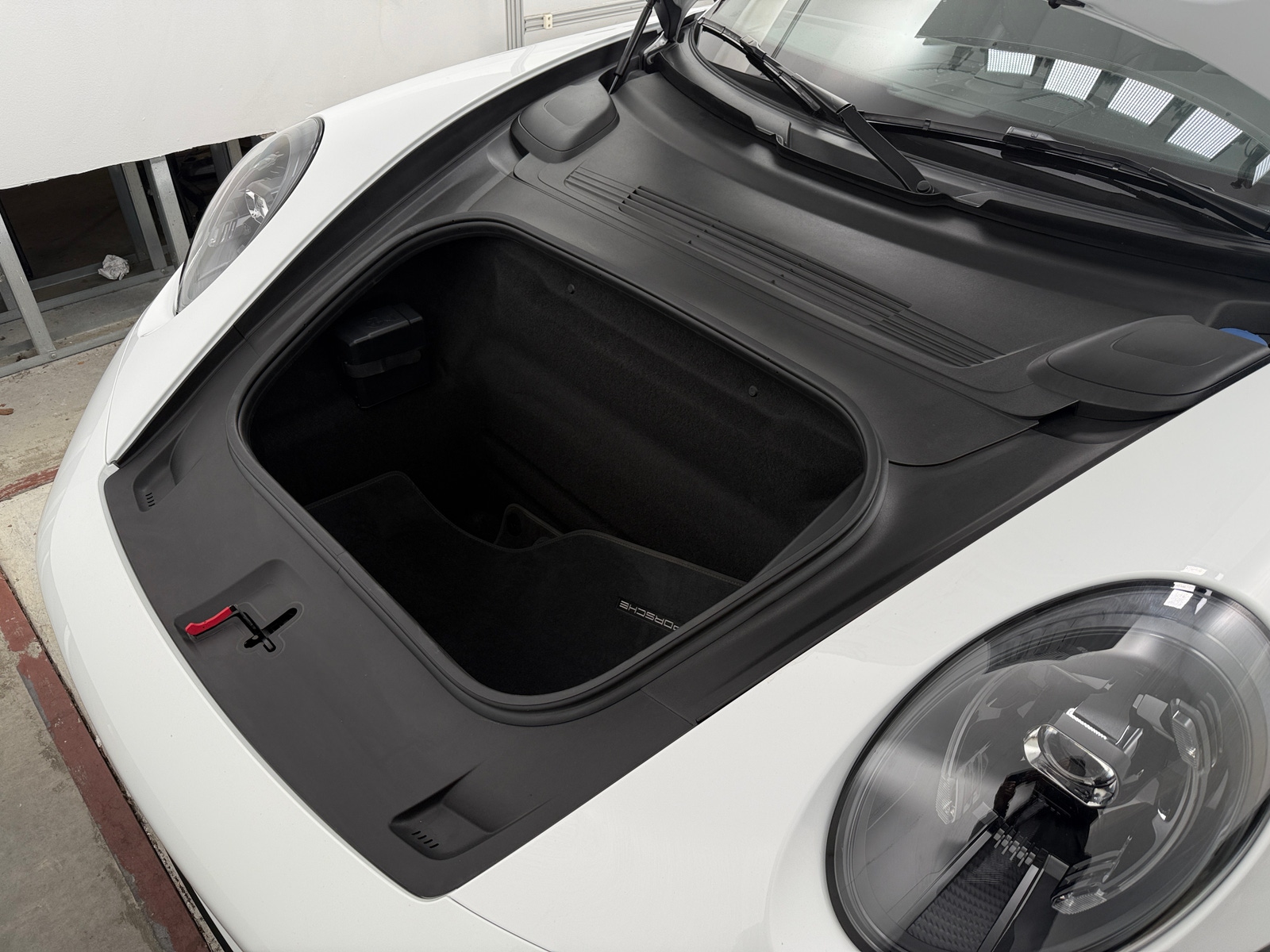 Thumbnail: 2025 Porsche 911 - 4