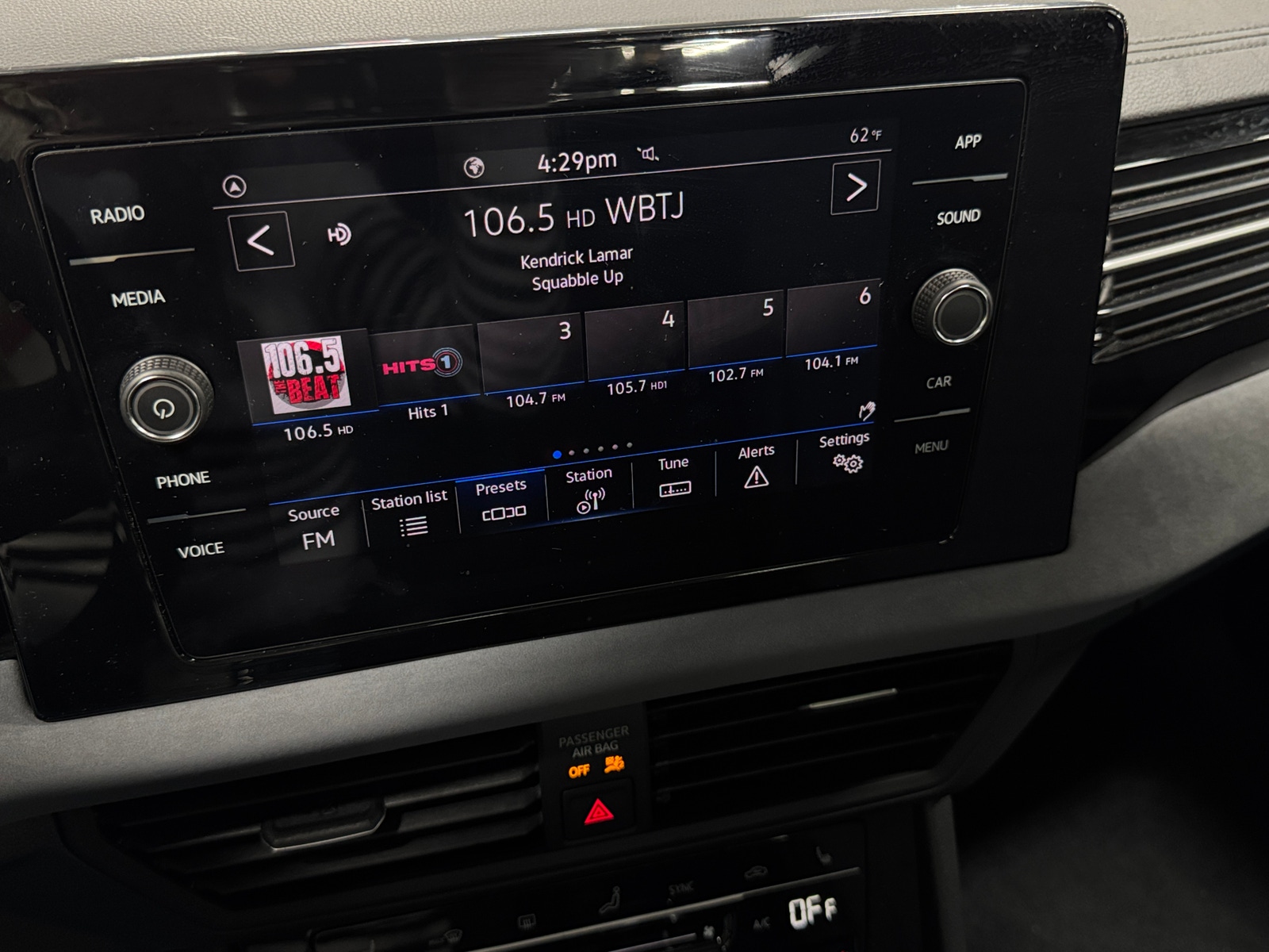 Thumbnail: 2025 Volkswagen Jetta - 3