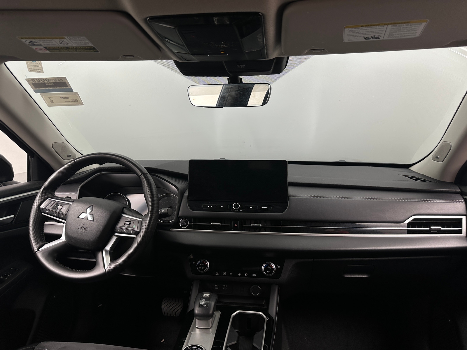 Thumbnail: 2025 Mitsubishi Outlander - 2