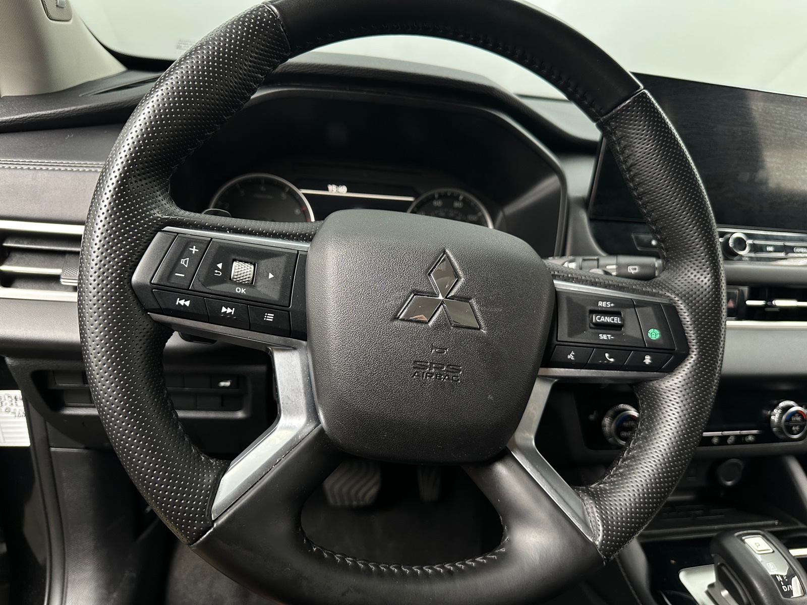 Thumbnail: 2025 Mitsubishi Outlander - 4
