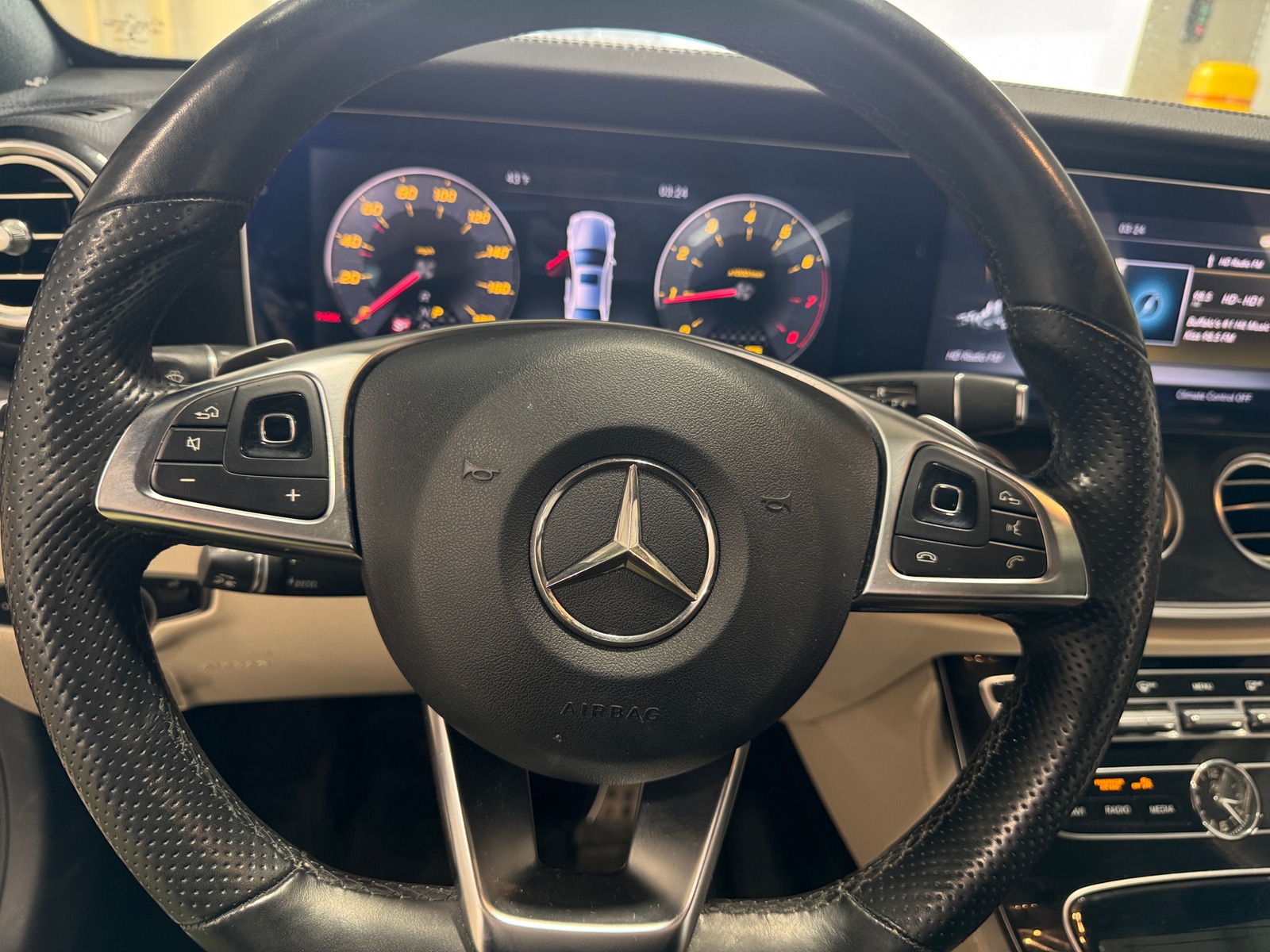 Thumbnail: 2017 Mercedes-Benz E-Class - 4