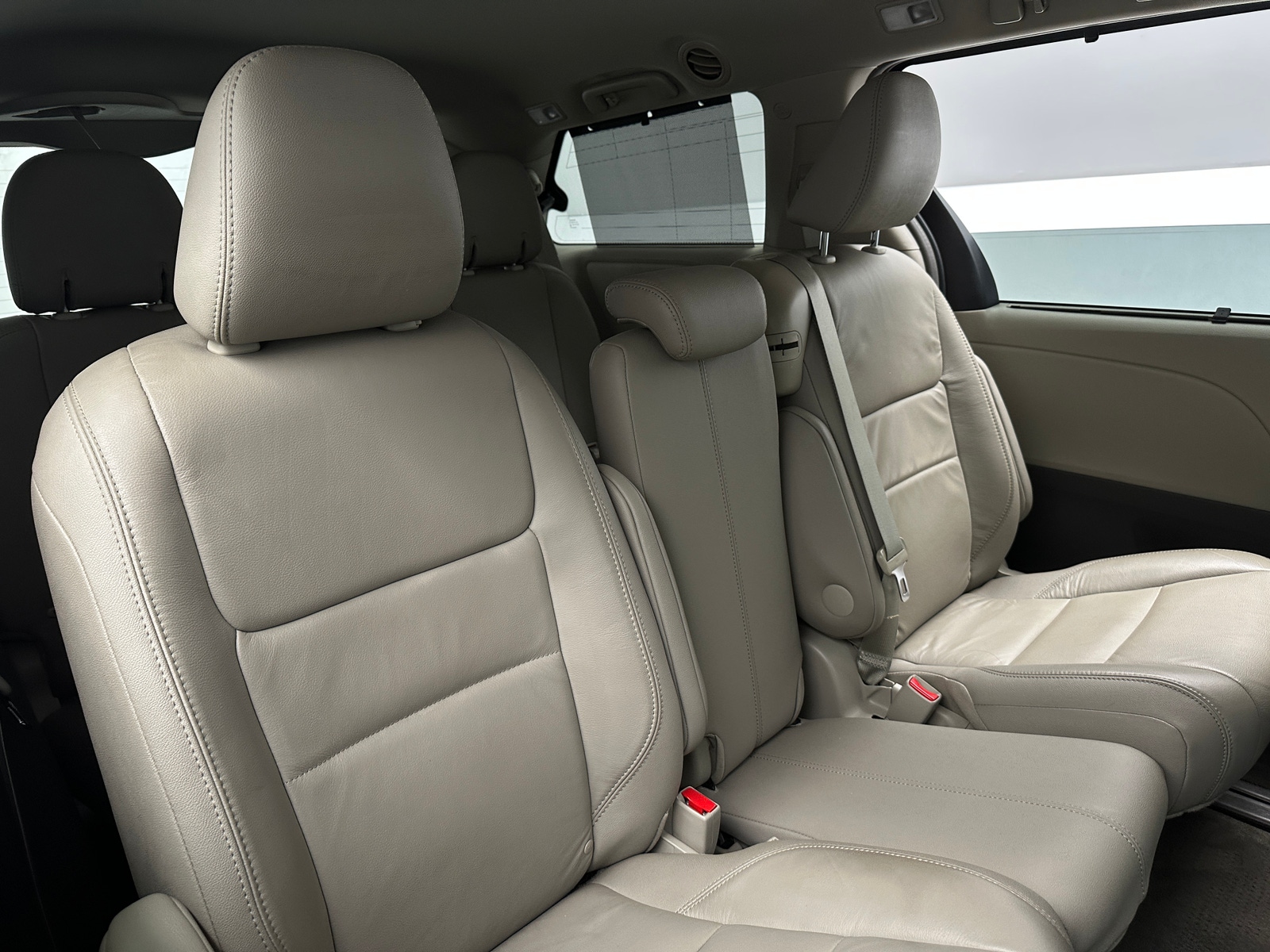 Thumbnail: 2017 Toyota Sienna - 5