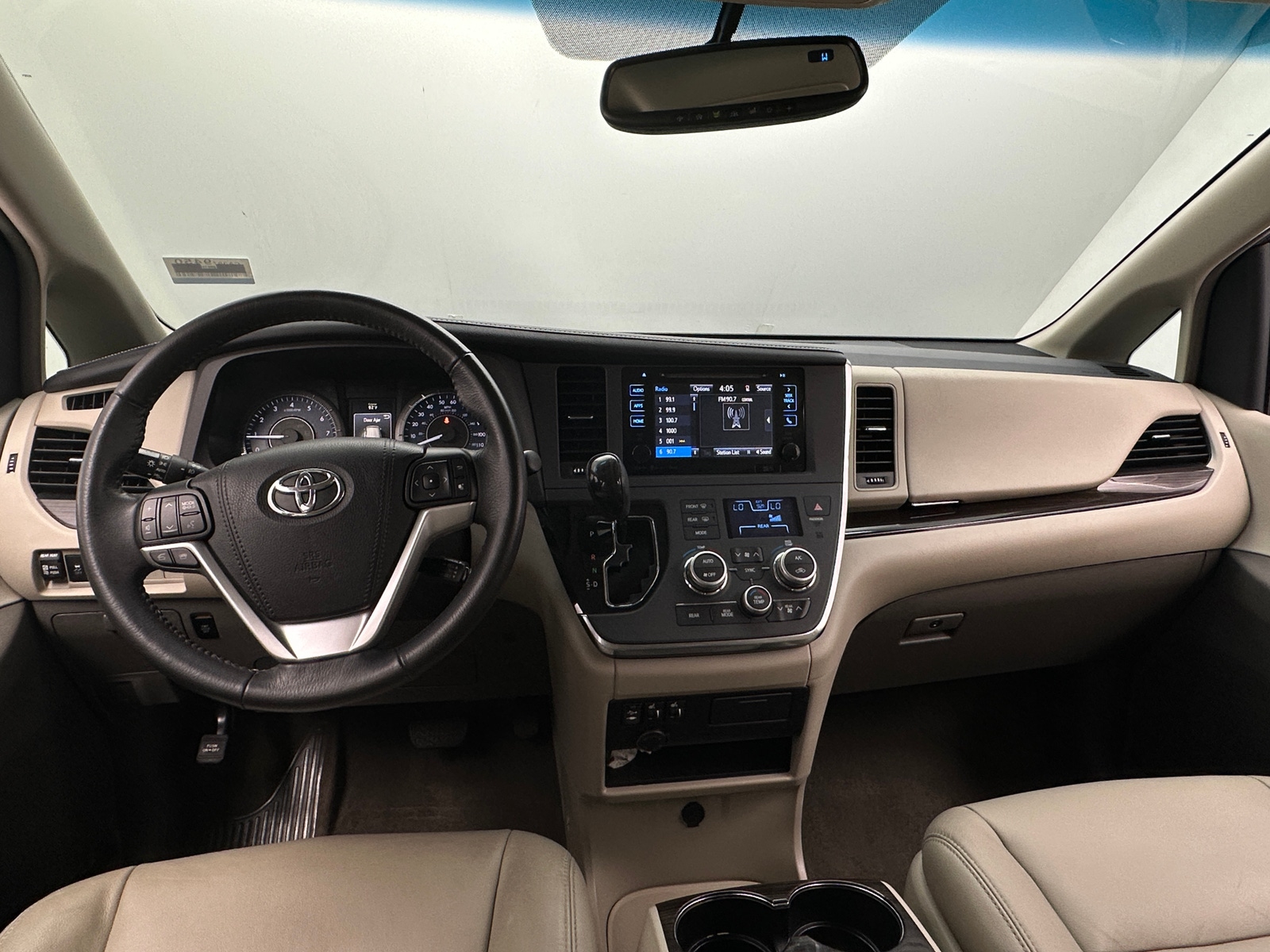 Thumbnail: 2017 Toyota Sienna - 2