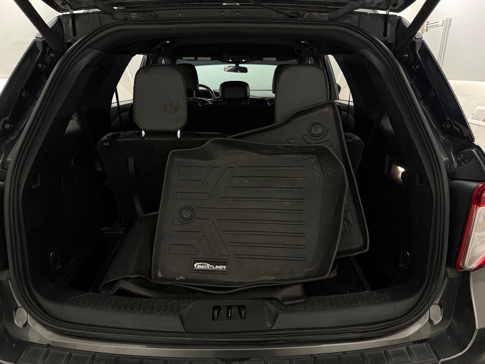 Thumbnail: 2020 Ford Explorer - 6