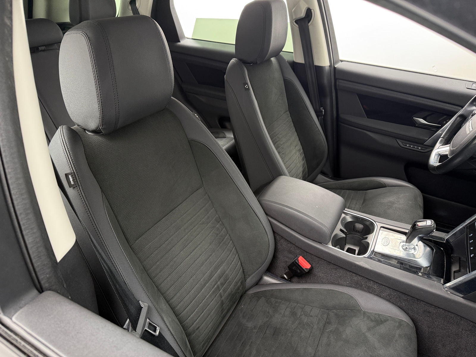 Thumbnail: 2020 Land Rover Discovery Sport - 2