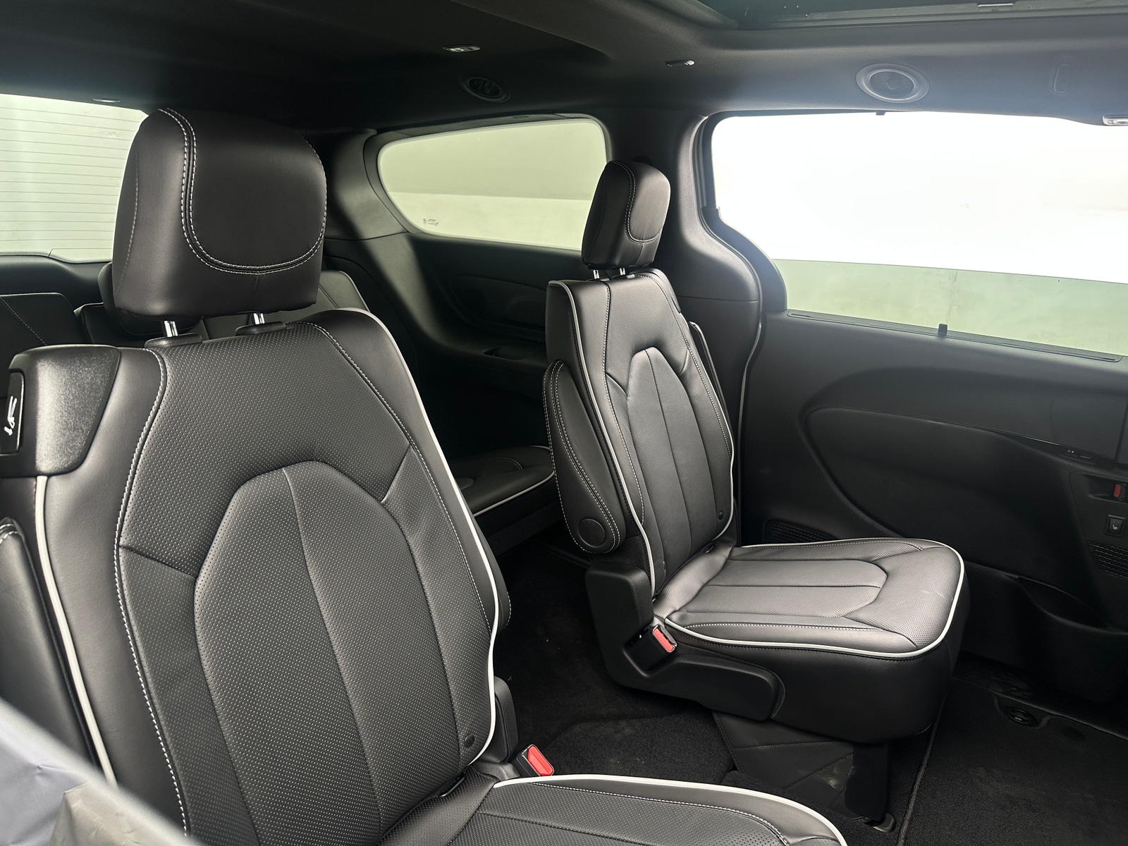 Thumbnail: 2026 Chrysler Pacifica - 5