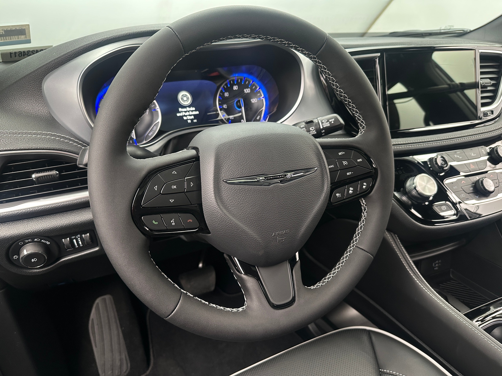 Thumbnail: 2026 Chrysler Pacifica - 4