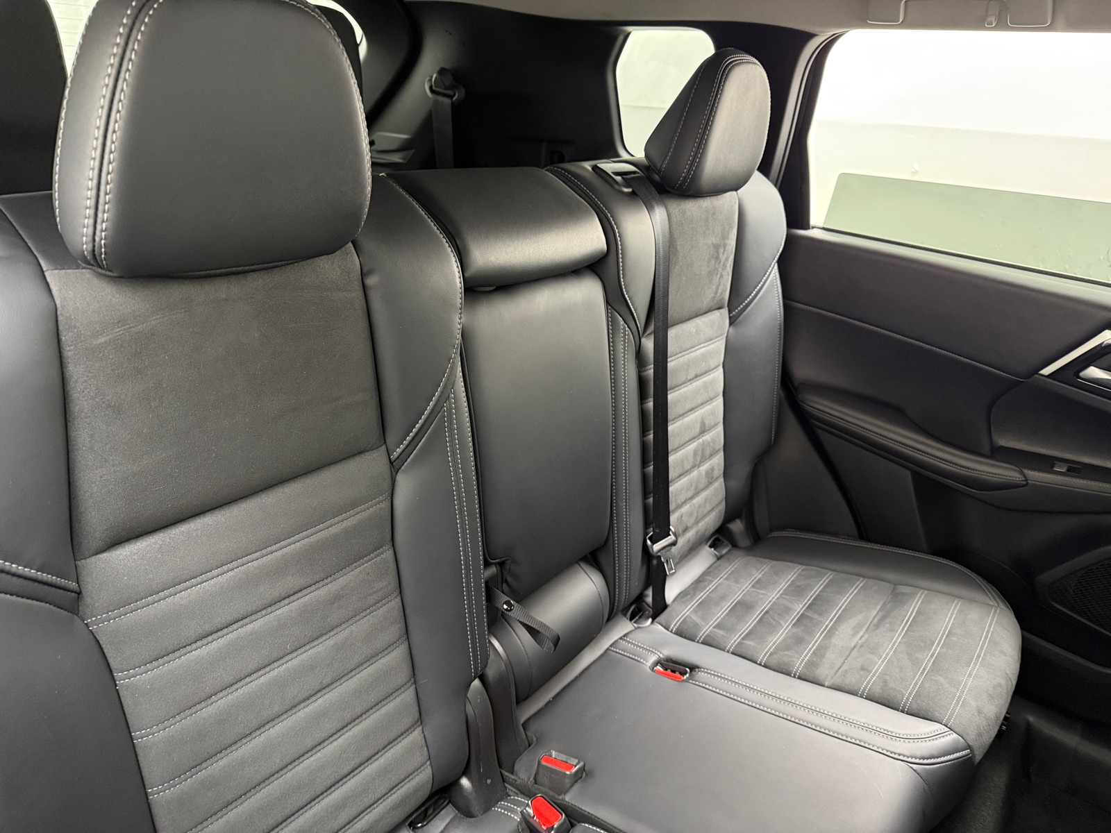 Thumbnail: 2024 Mitsubishi Outlander - 5