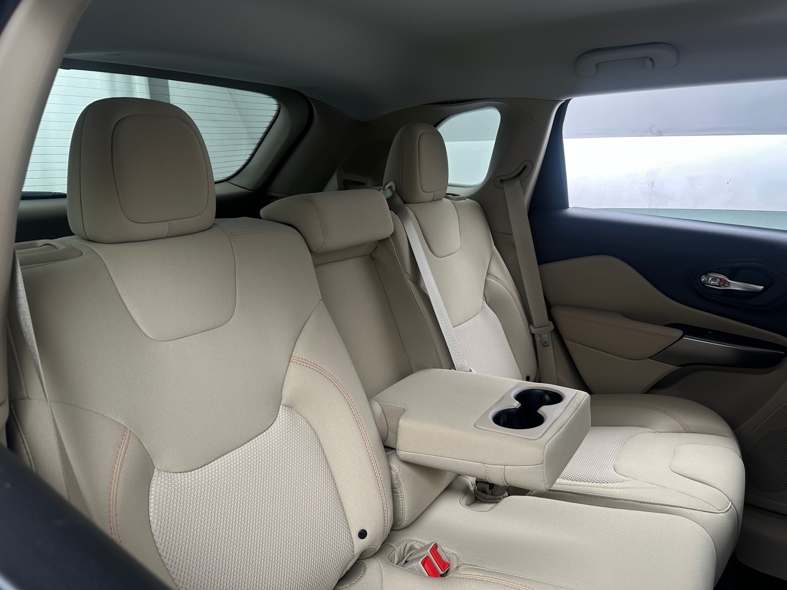 Thumbnail: 2019 Jeep Cherokee - 6