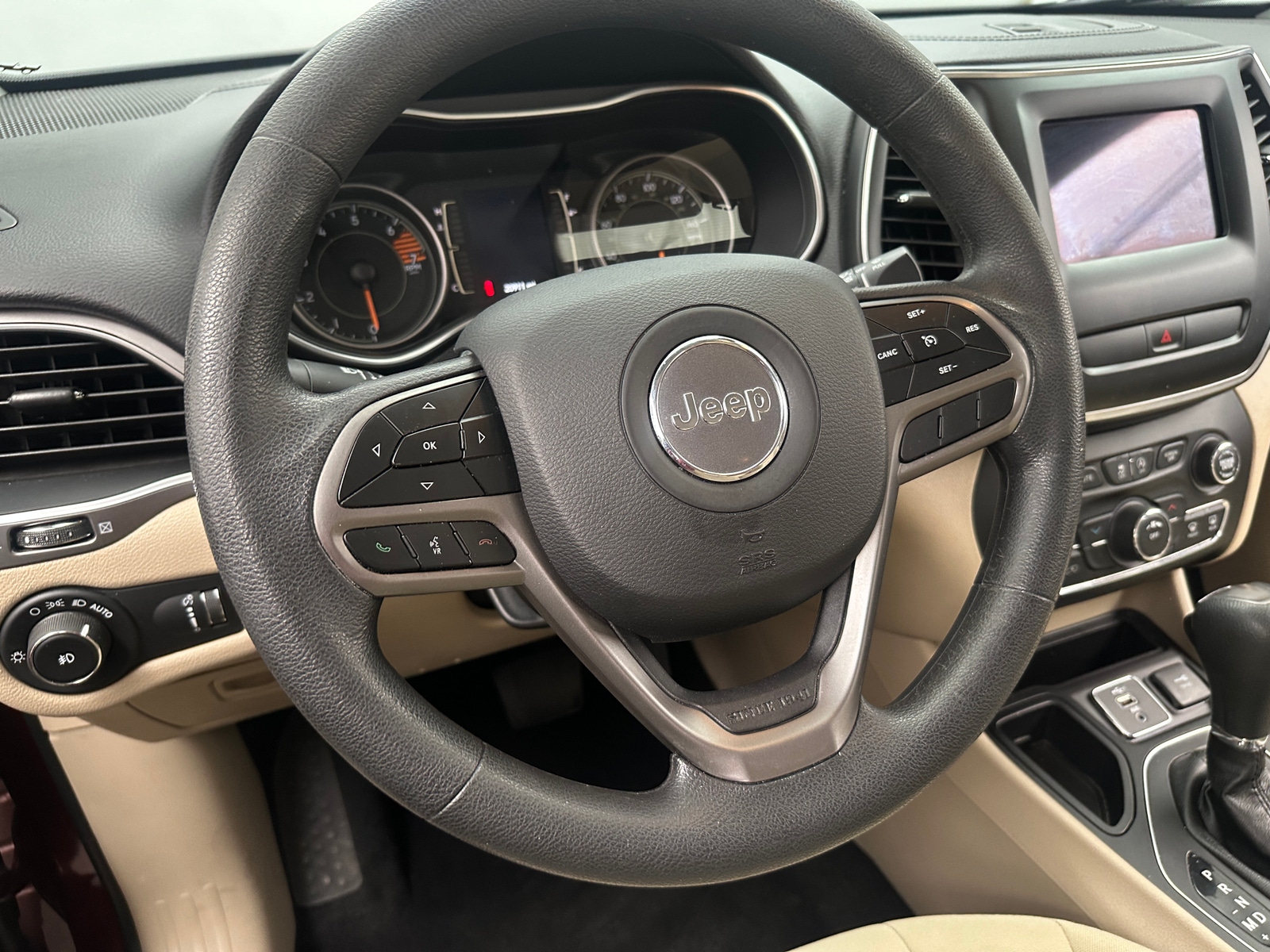 Thumbnail: 2019 Jeep Cherokee - 5