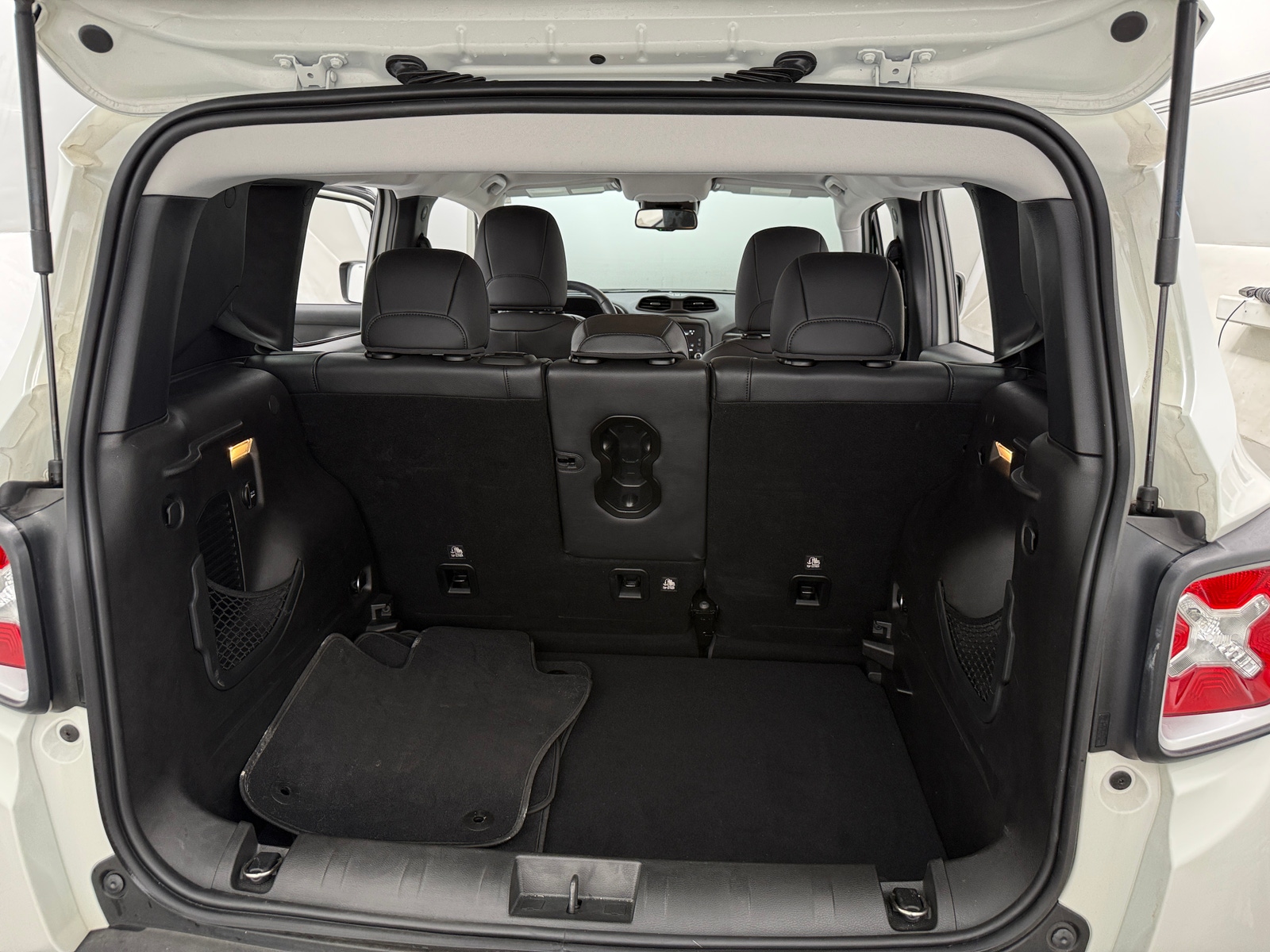 Thumbnail: 2016 Jeep Renegade - 6