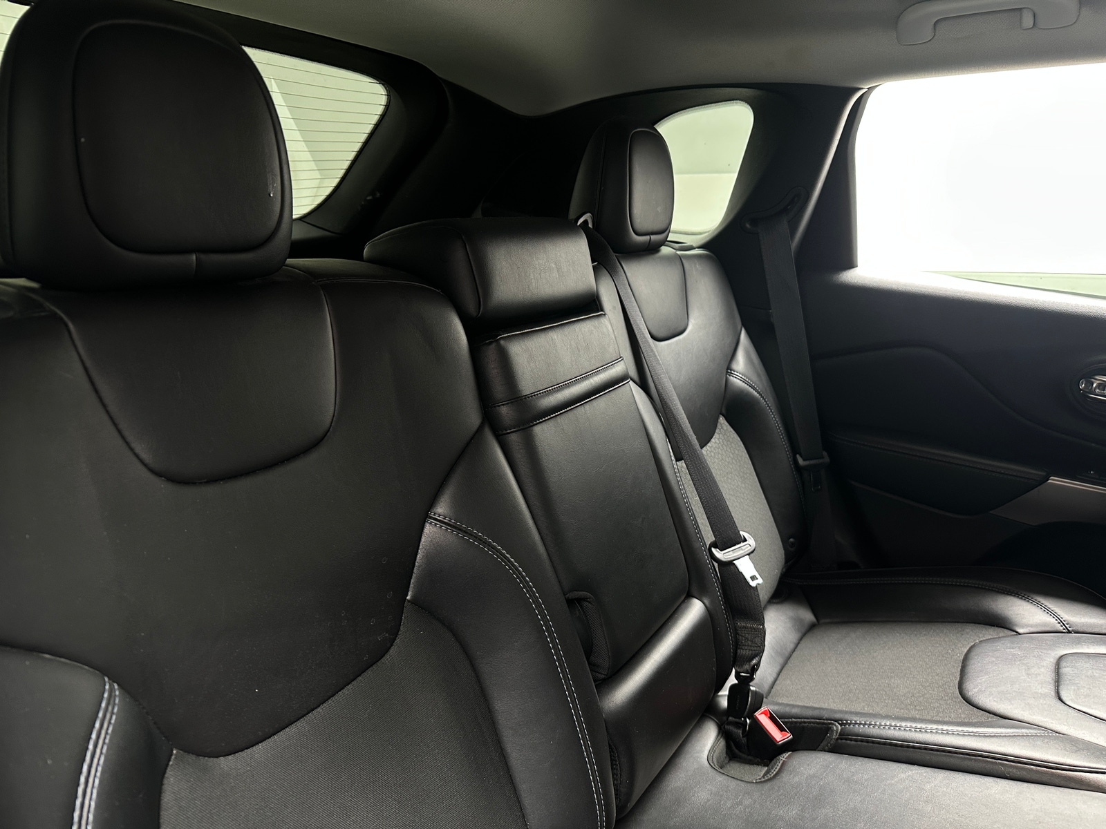 Thumbnail: 2019 Jeep Cherokee - 6