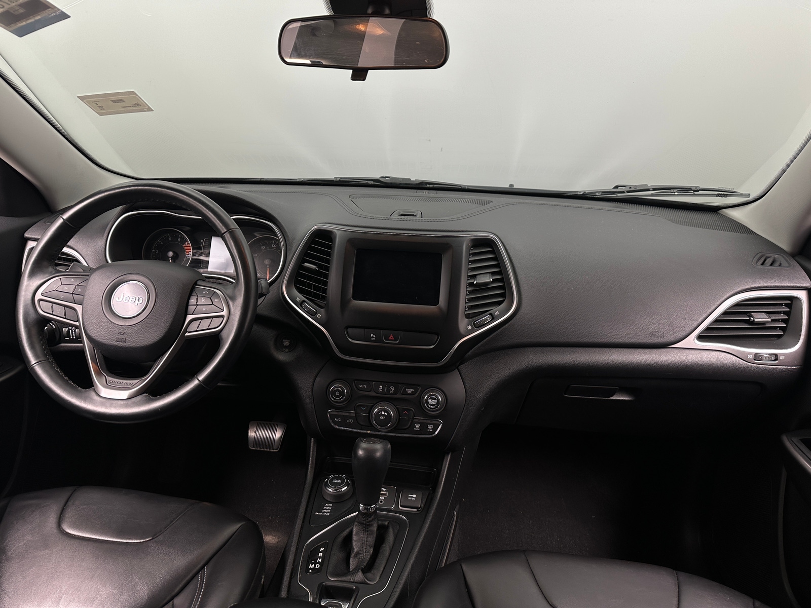 Thumbnail: 2019 Jeep Cherokee - 3