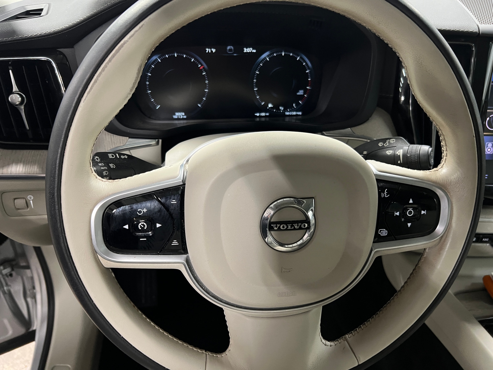 Thumbnail: 2021 Volvo XC60 - 4