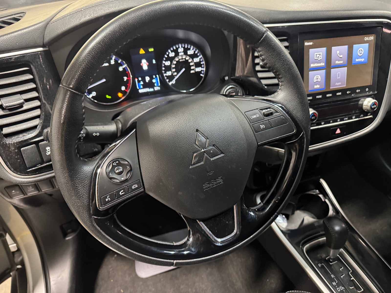 Thumbnail: 2020 Mitsubishi Outlander - 4