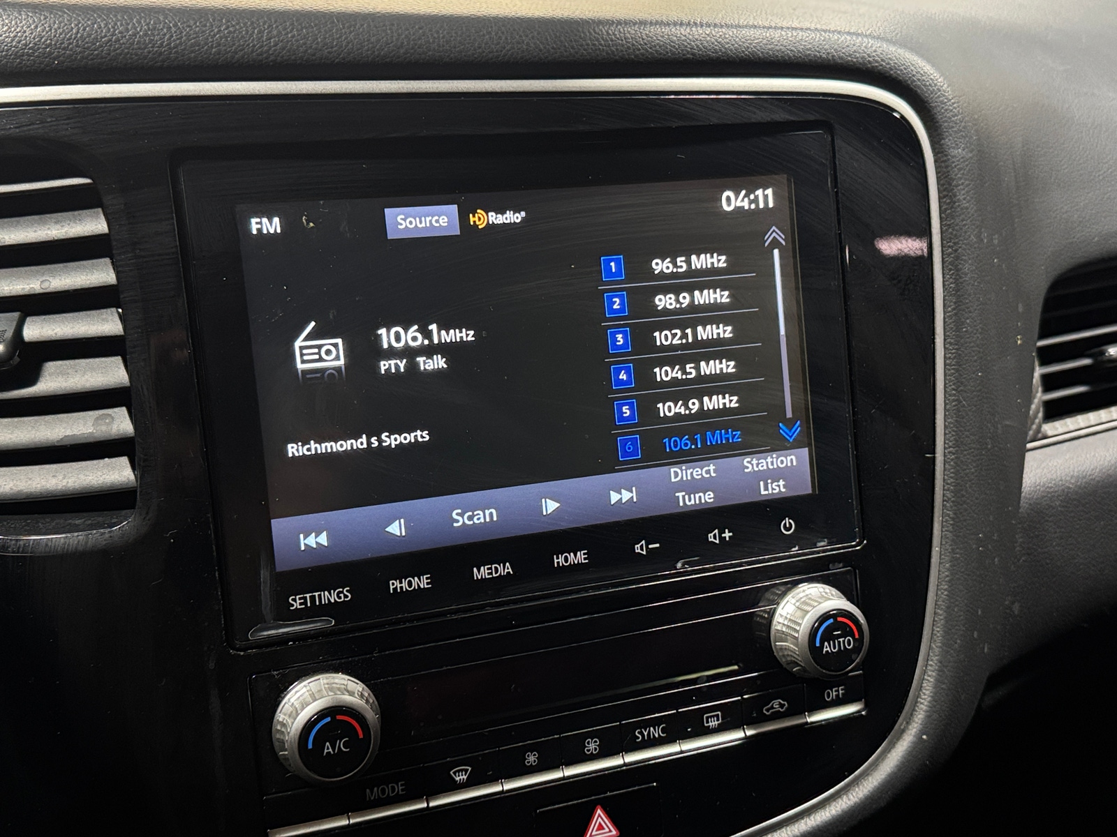 Thumbnail: 2020 Mitsubishi Outlander - 3