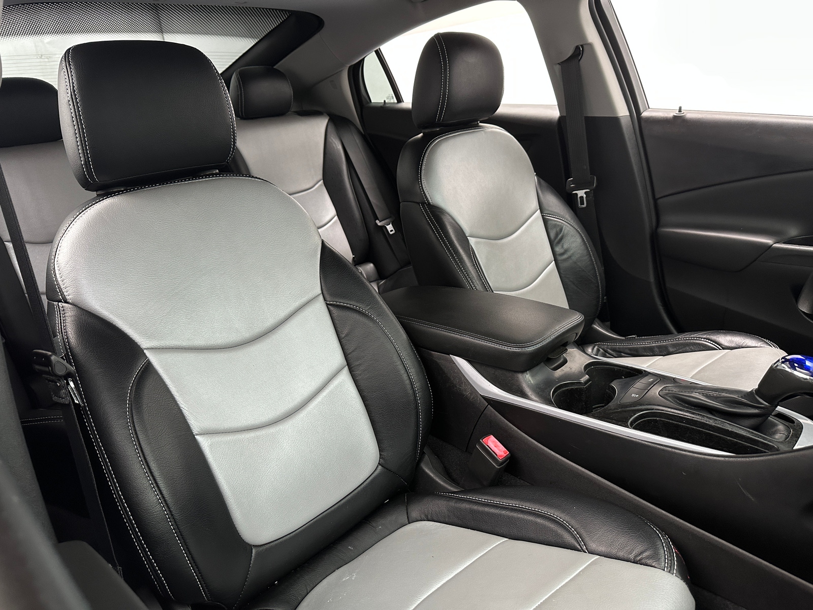 Thumbnail: 2018 Chevrolet Volt - 2