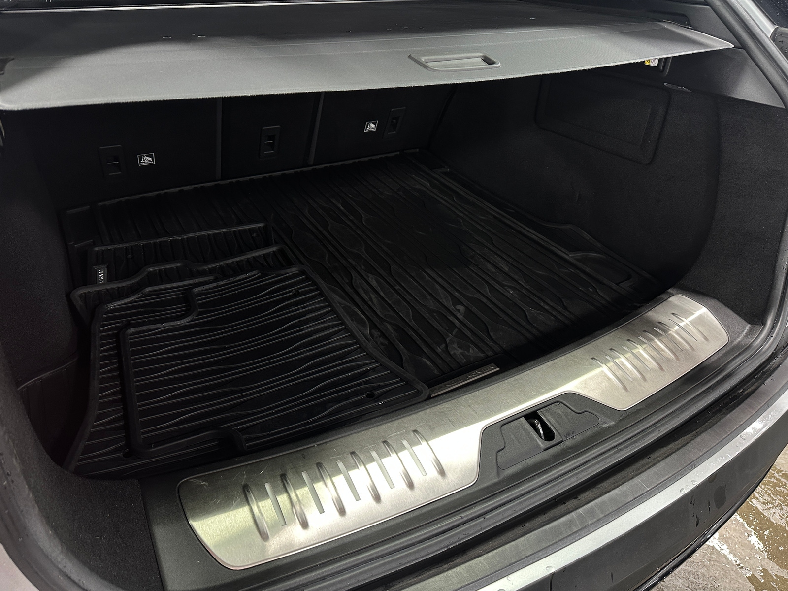 Thumbnail: 2020 Land Rover Range Rover Velar - 6