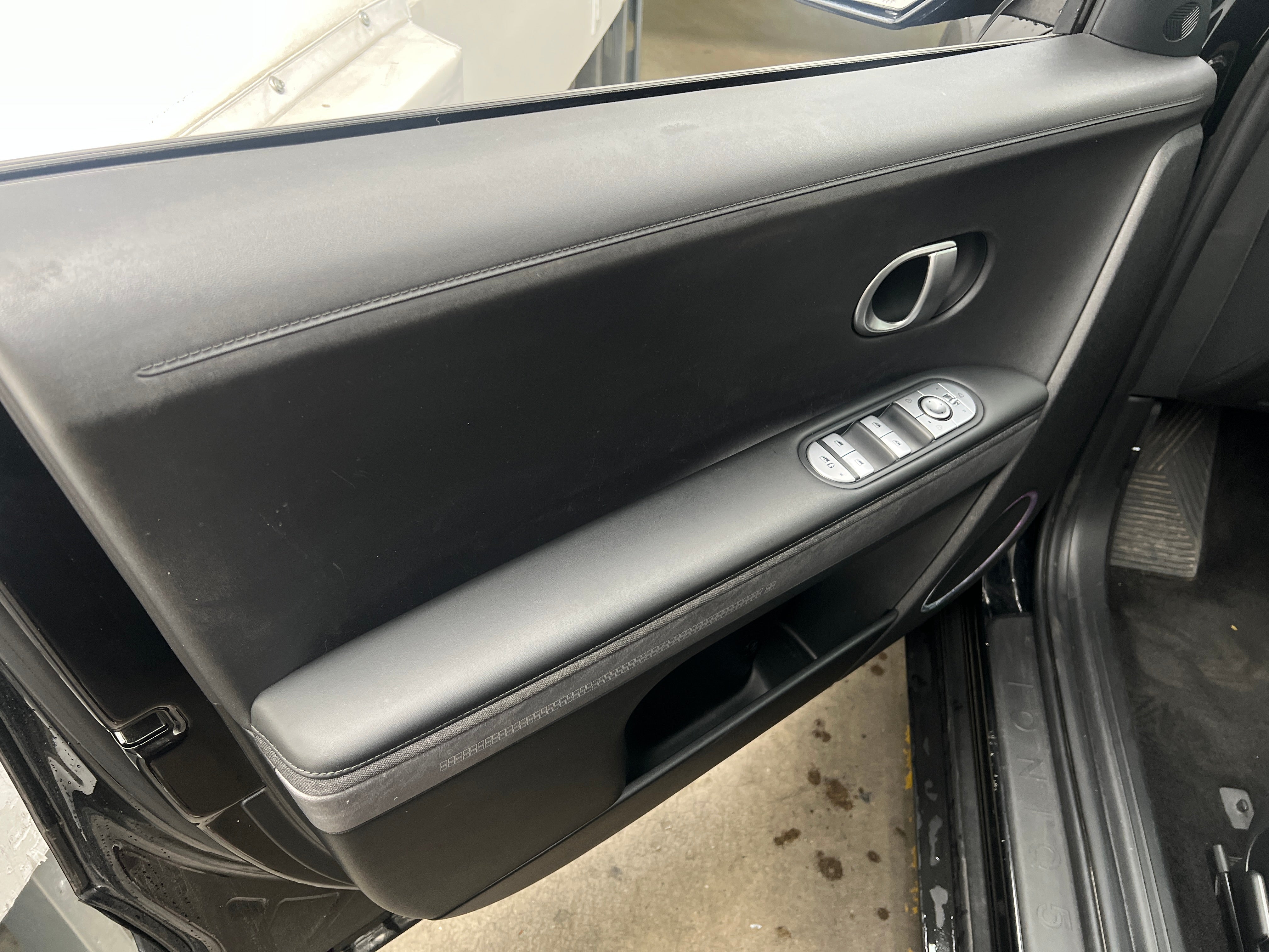 Used 2023 Hyundai IONIQ 5 SEL with VIN KM8KN4AE8PU179074 for sale in Oak Creek, WI