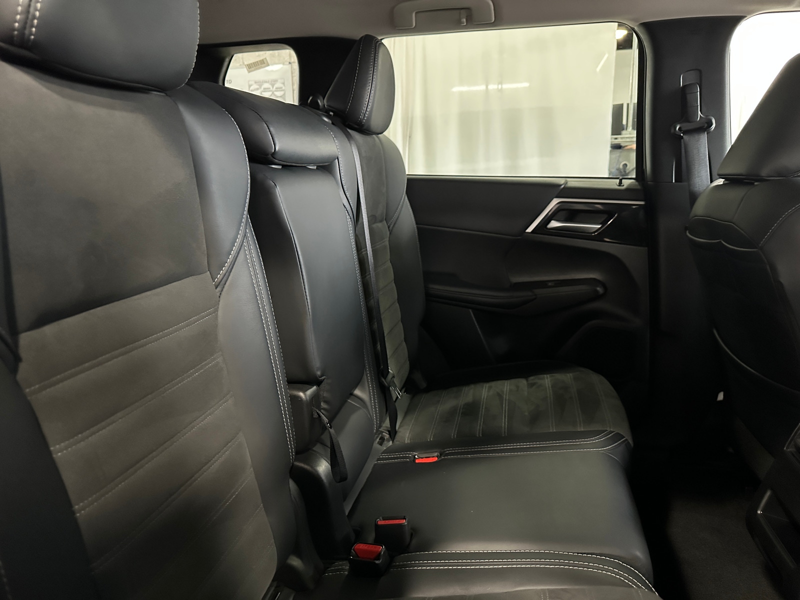 Thumbnail: 2024 Mitsubishi Outlander - 5