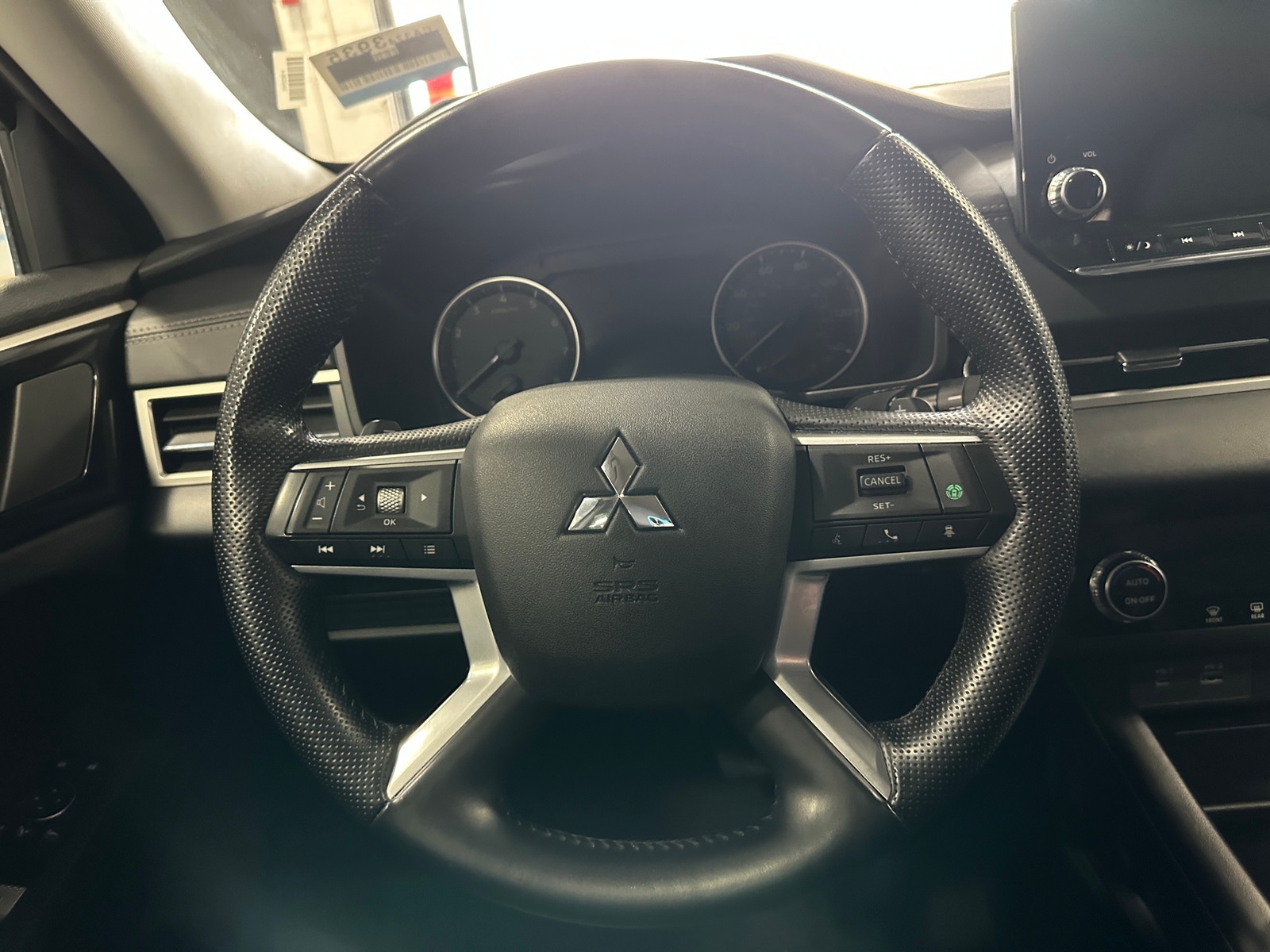 Thumbnail: 2024 Mitsubishi Outlander - 4