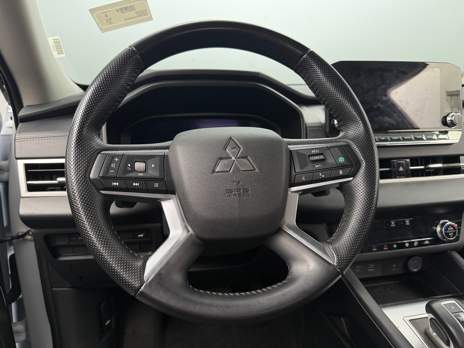 Thumbnail: 2024 Mitsubishi Outlander - 4