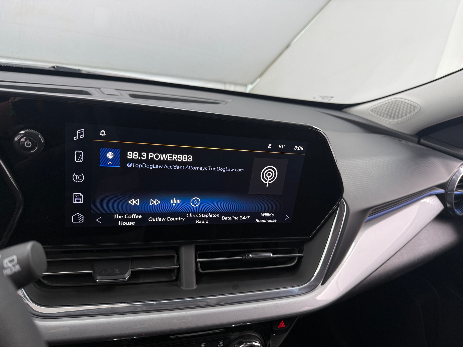 Thumbnail: 2025 Chevrolet Trax - 4