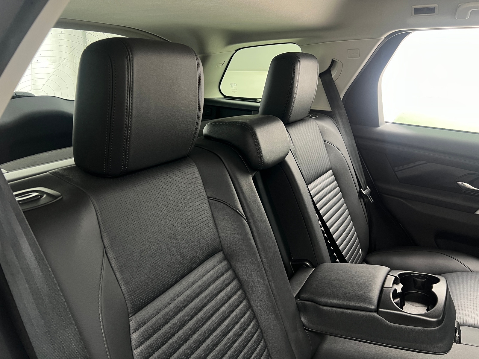 Thumbnail: 2023 Land Rover Discovery Sport - 5