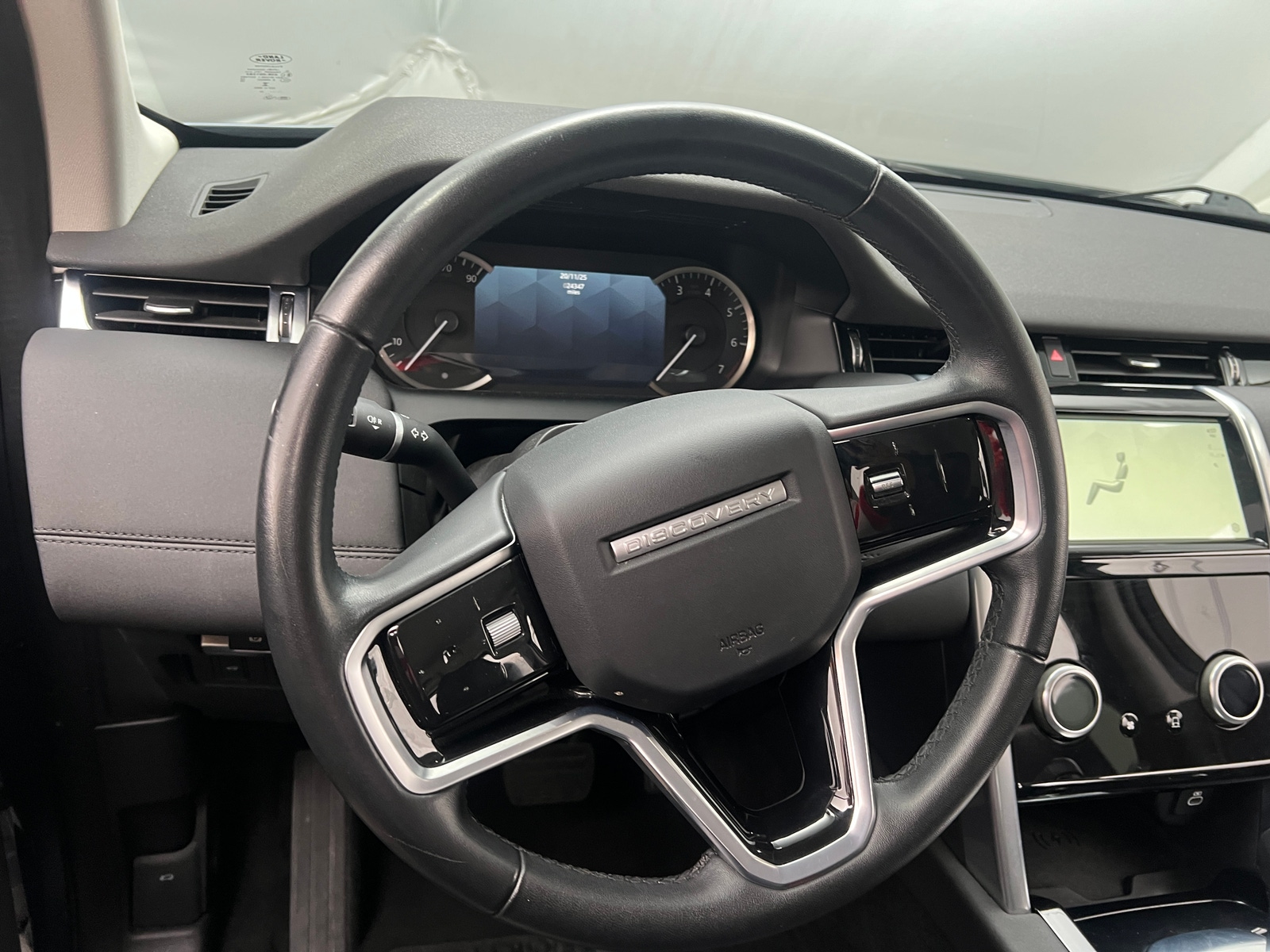 Thumbnail: 2023 Land Rover Discovery Sport - 4