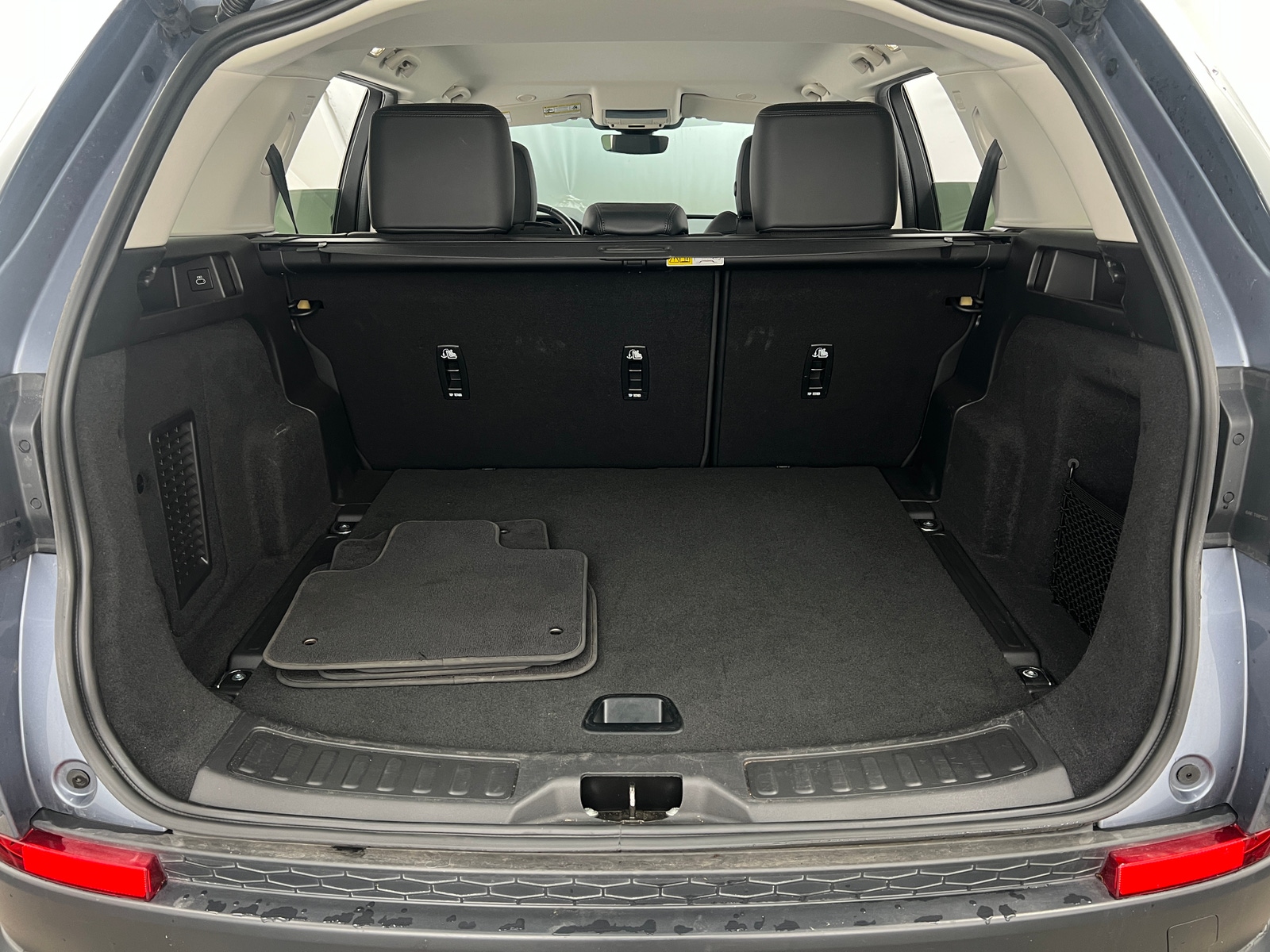 Thumbnail: 2023 Land Rover Discovery Sport - 6