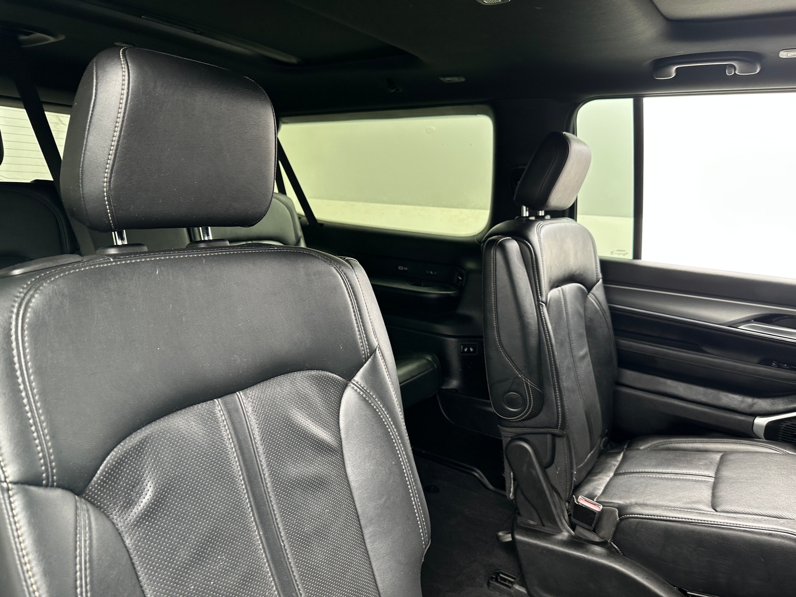 Thumbnail: 2023 Jeep Wagoneer - 5