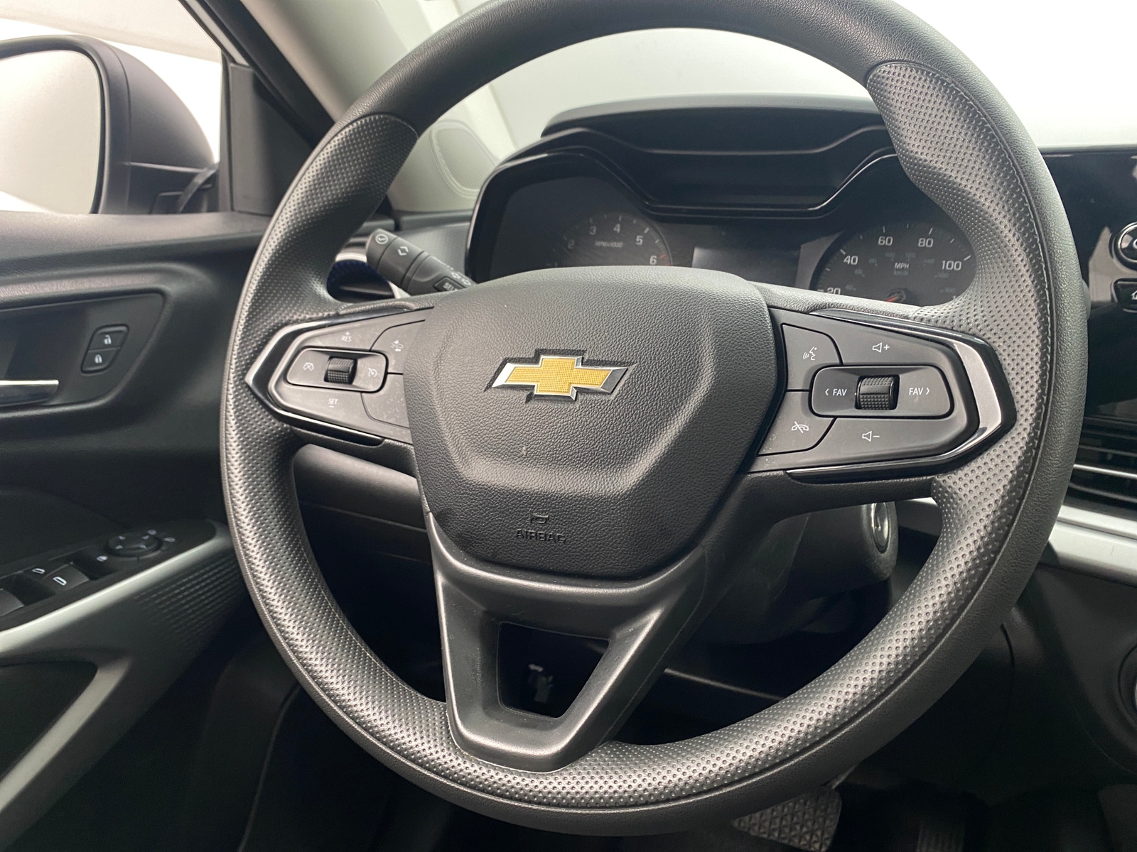 Thumbnail: 2025 Chevrolet Trax - 5