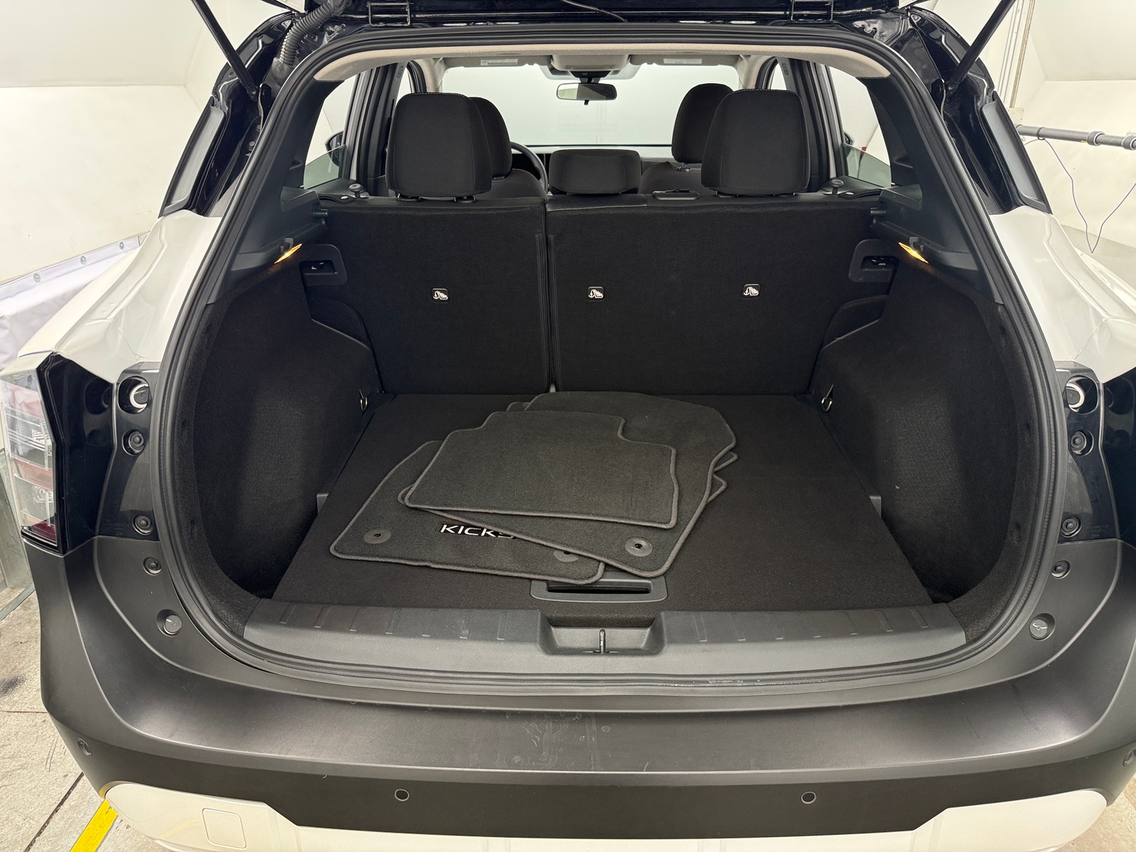 Thumbnail: 2025 Nissan Kicks - 7