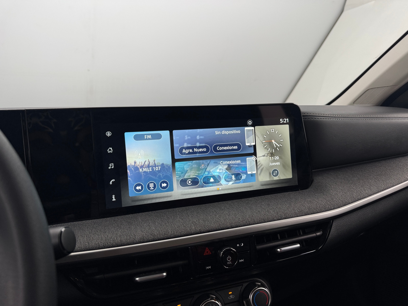 Thumbnail: 2025 Nissan Kicks - 4