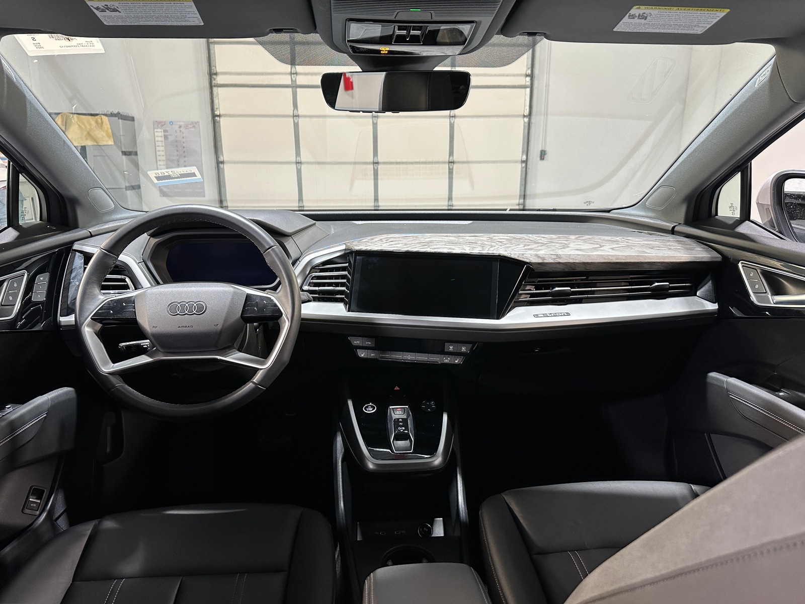 Thumbnail: 2025 Audi Q4 e-tron - 2