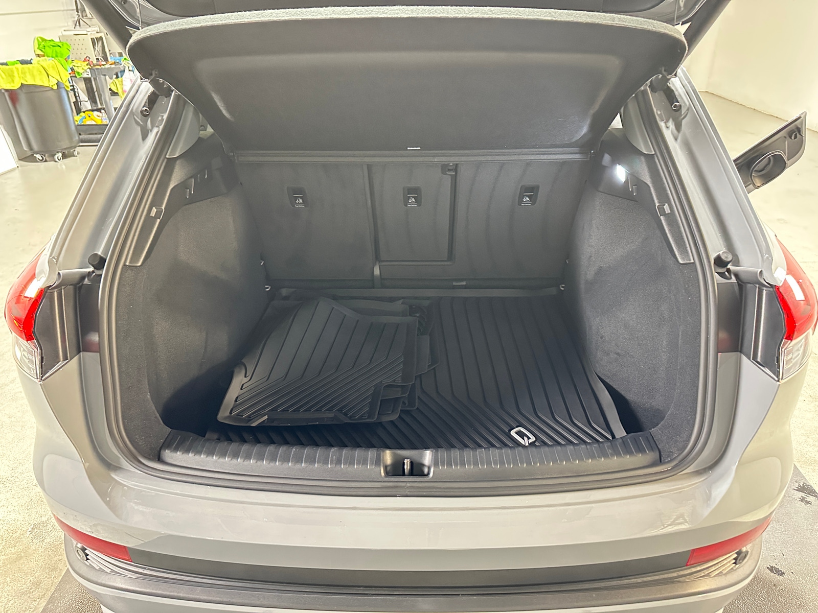 Thumbnail: 2025 Audi Q4 e-tron - 6