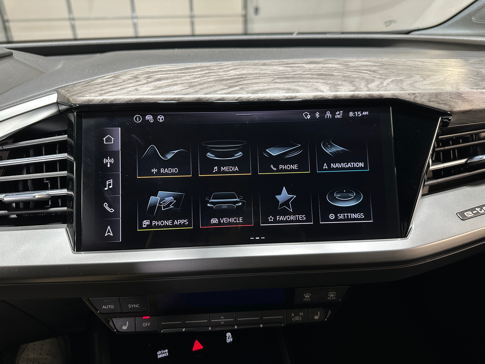 Thumbnail: 2025 Audi Q4 e-tron - 3