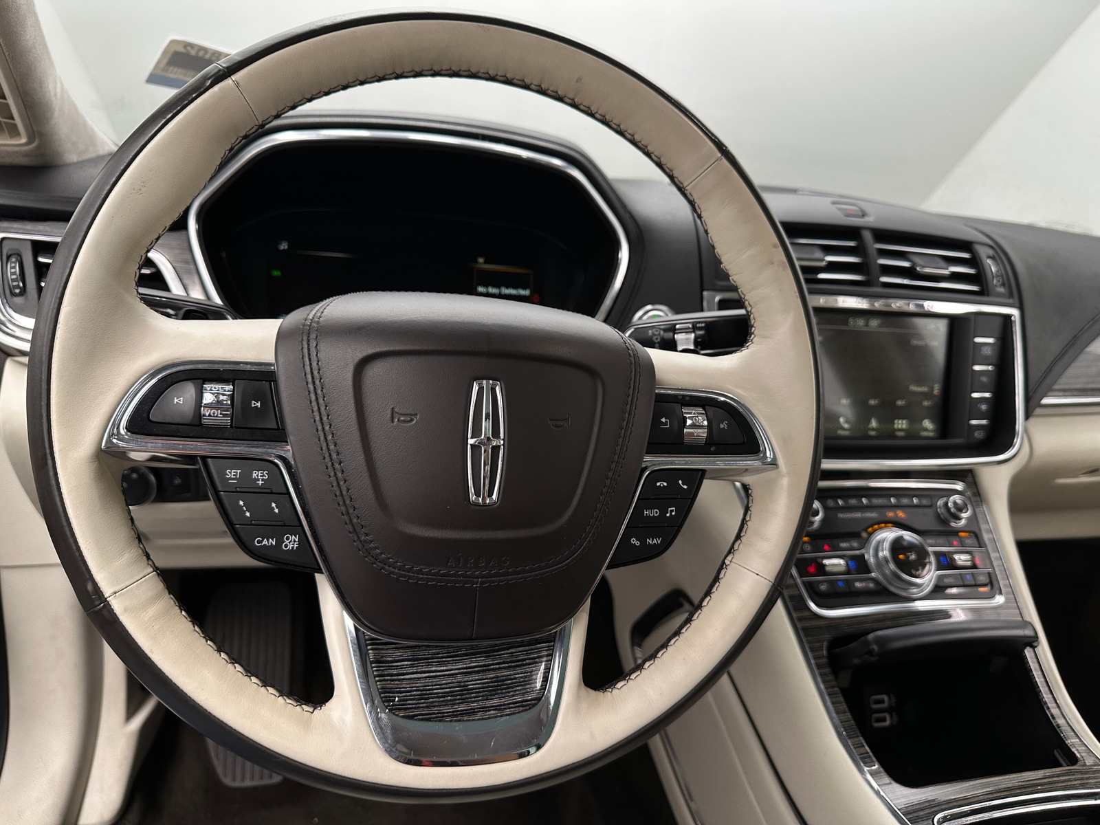 Thumbnail: 2018 Lincoln Continental - 4