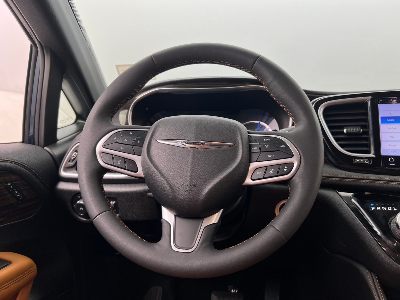 Thumbnail: 2022 Chrysler Pacifica - 4