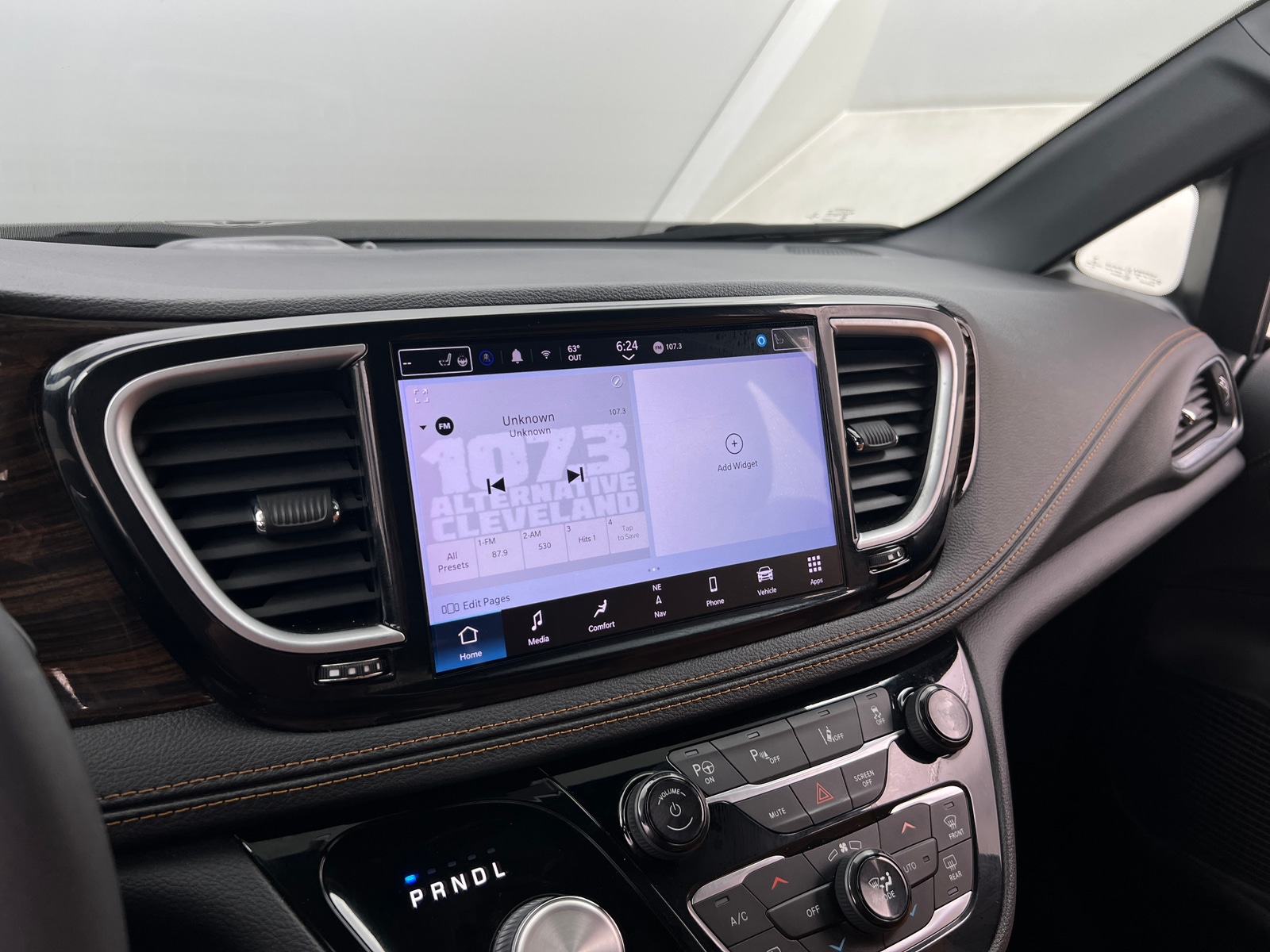 Thumbnail: 2022 Chrysler Pacifica - 3