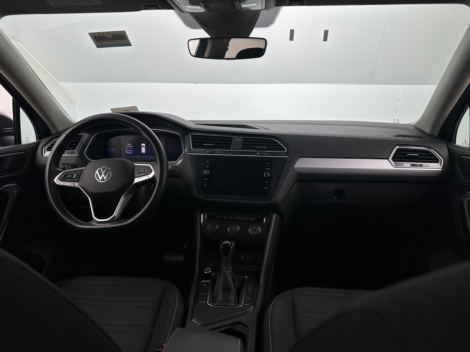 Thumbnail: 2024 Volkswagen Tiguan - 3