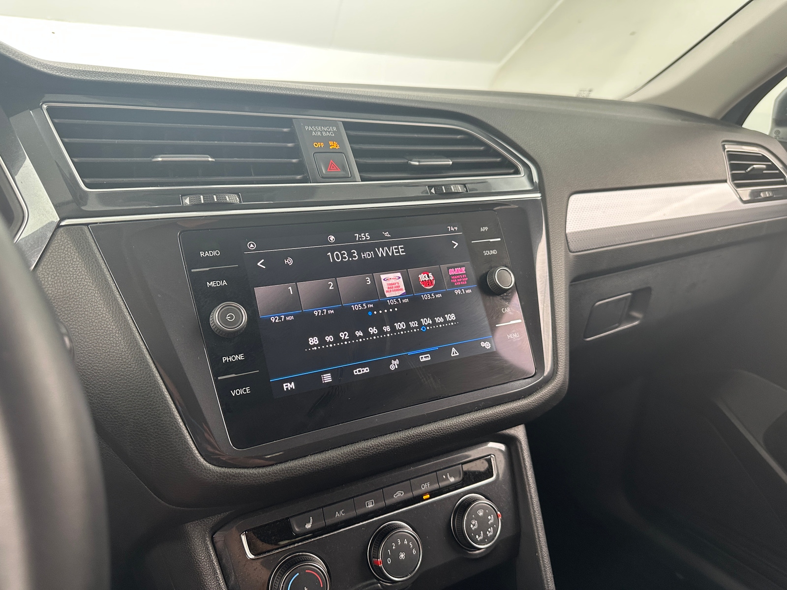 Thumbnail: 2024 Volkswagen Tiguan - 4