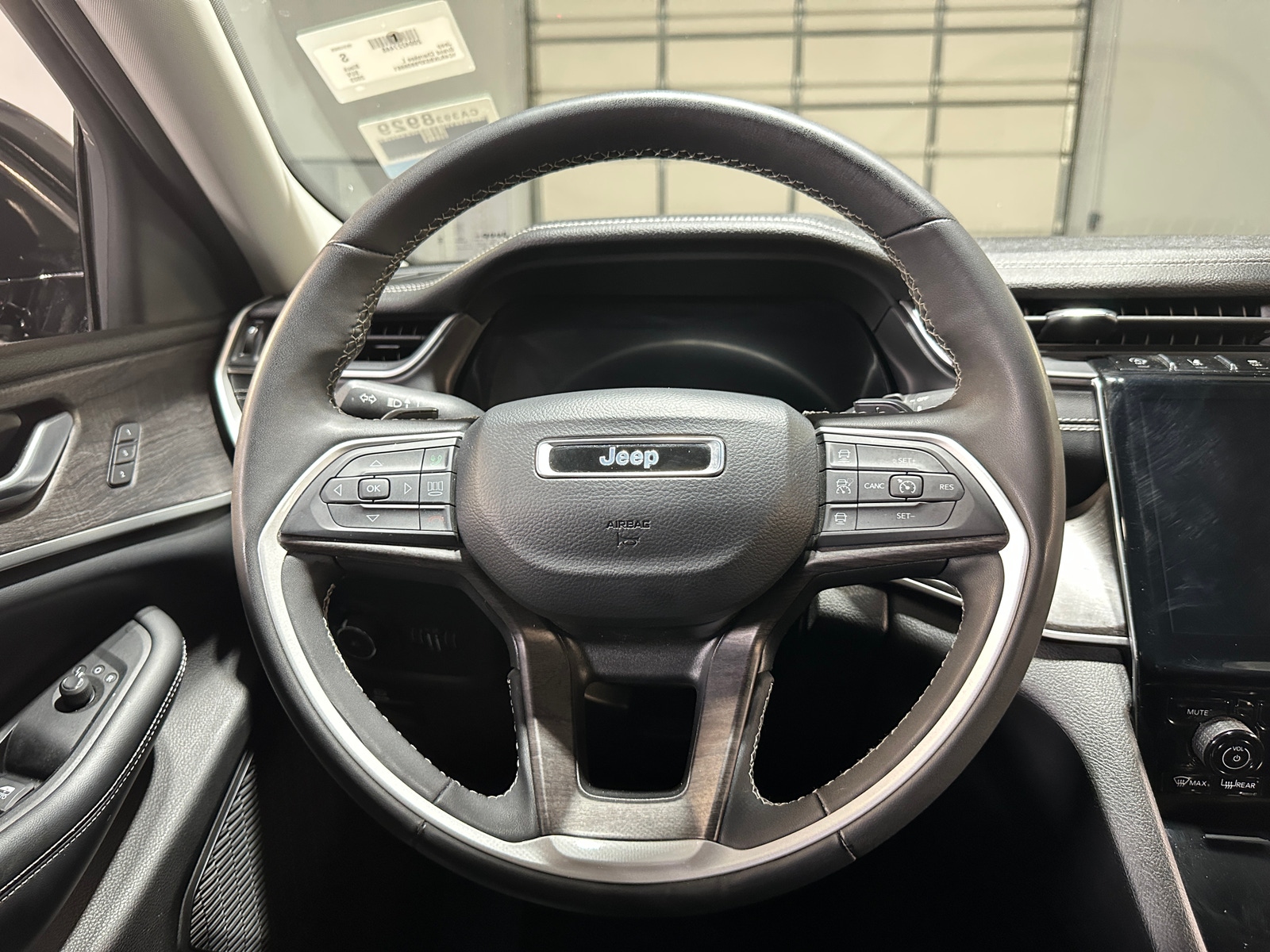 Thumbnail: 2023 Jeep Grand Cherokee L - 4