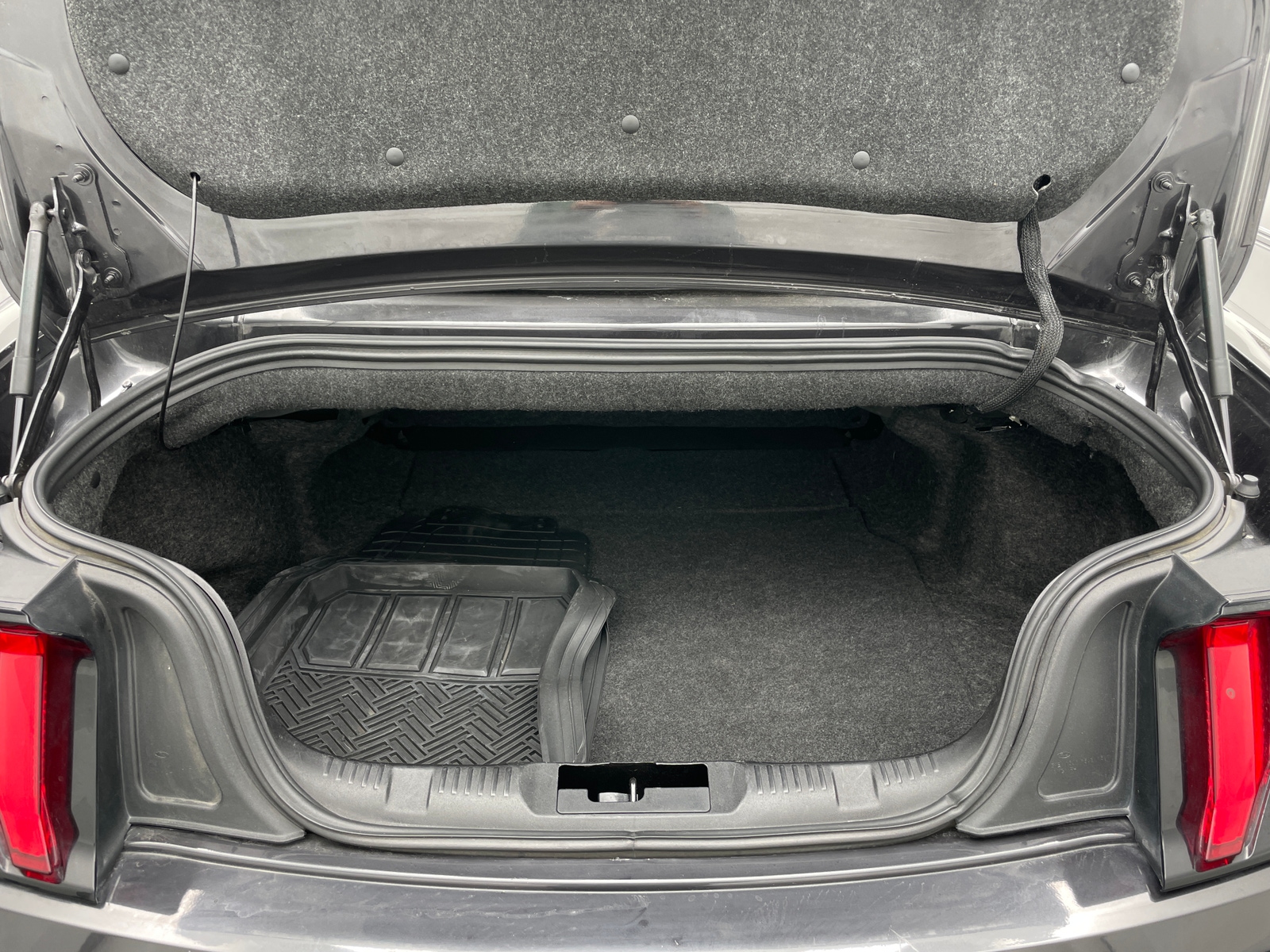 Thumbnail: 2022 Ford Mustang - 6