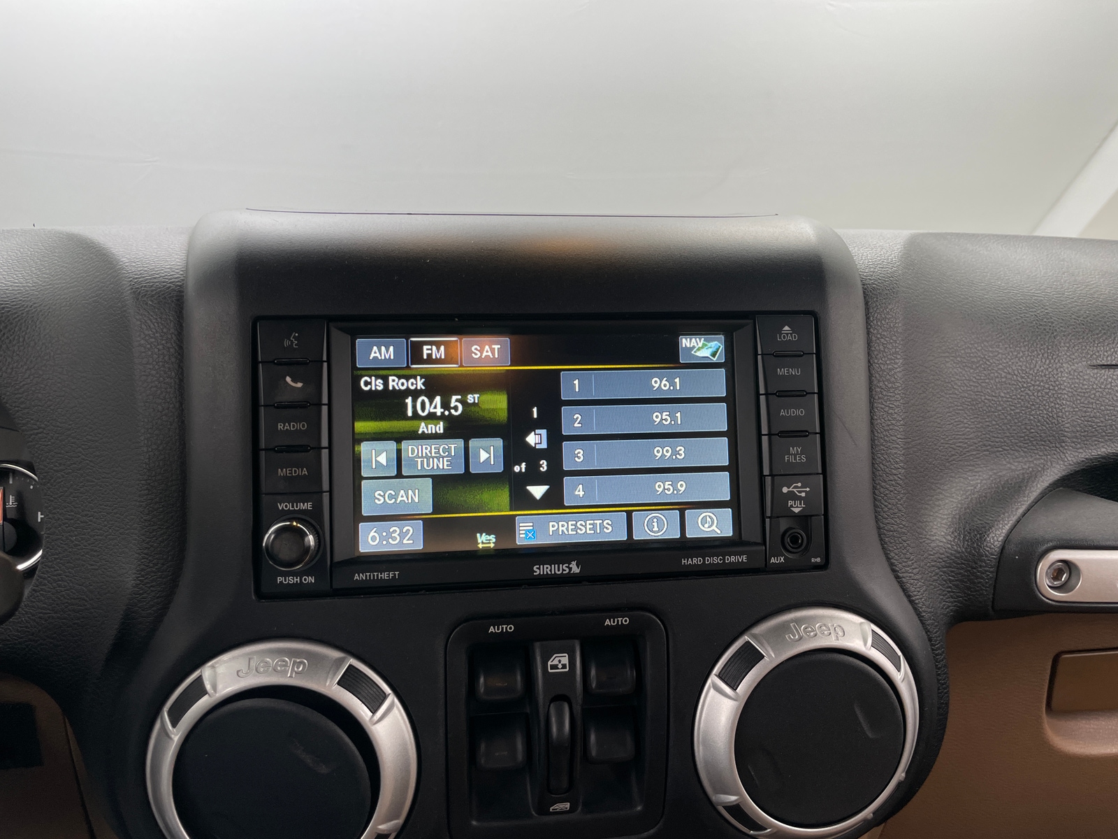 Thumbnail: 2016 Jeep Wrangler - 3