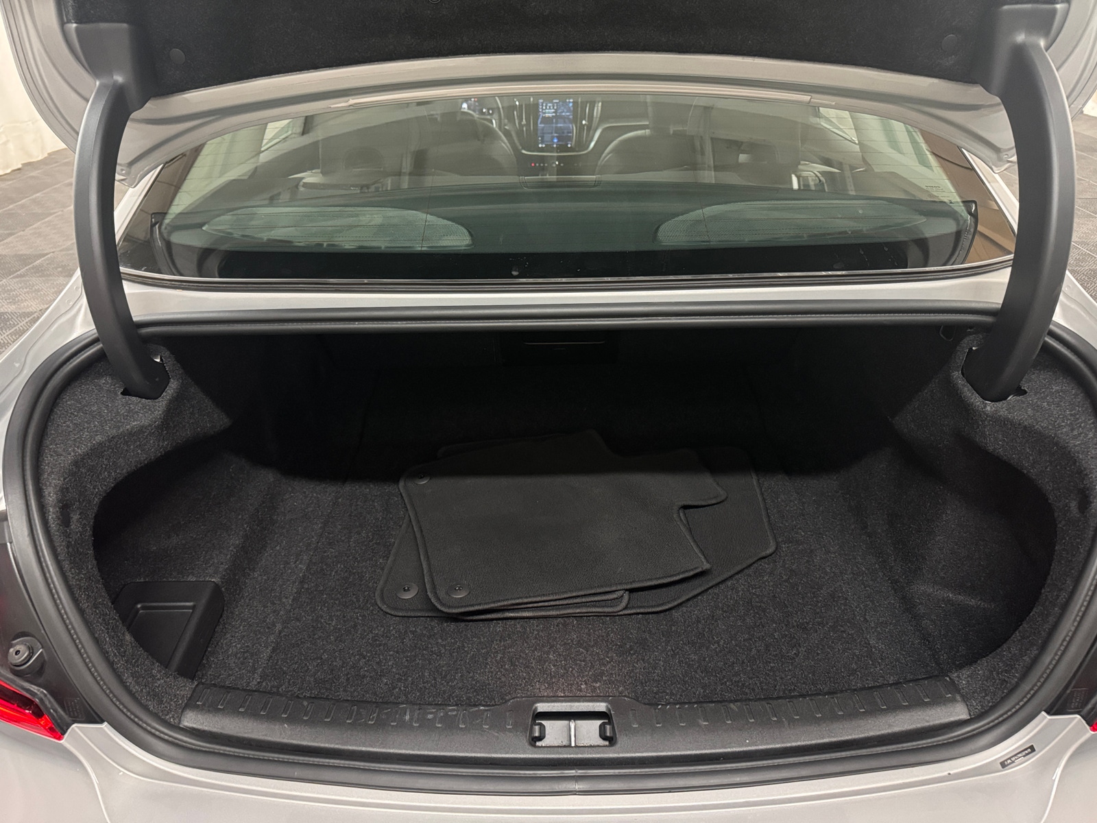 Thumbnail: 2024 Volvo S60 - 6