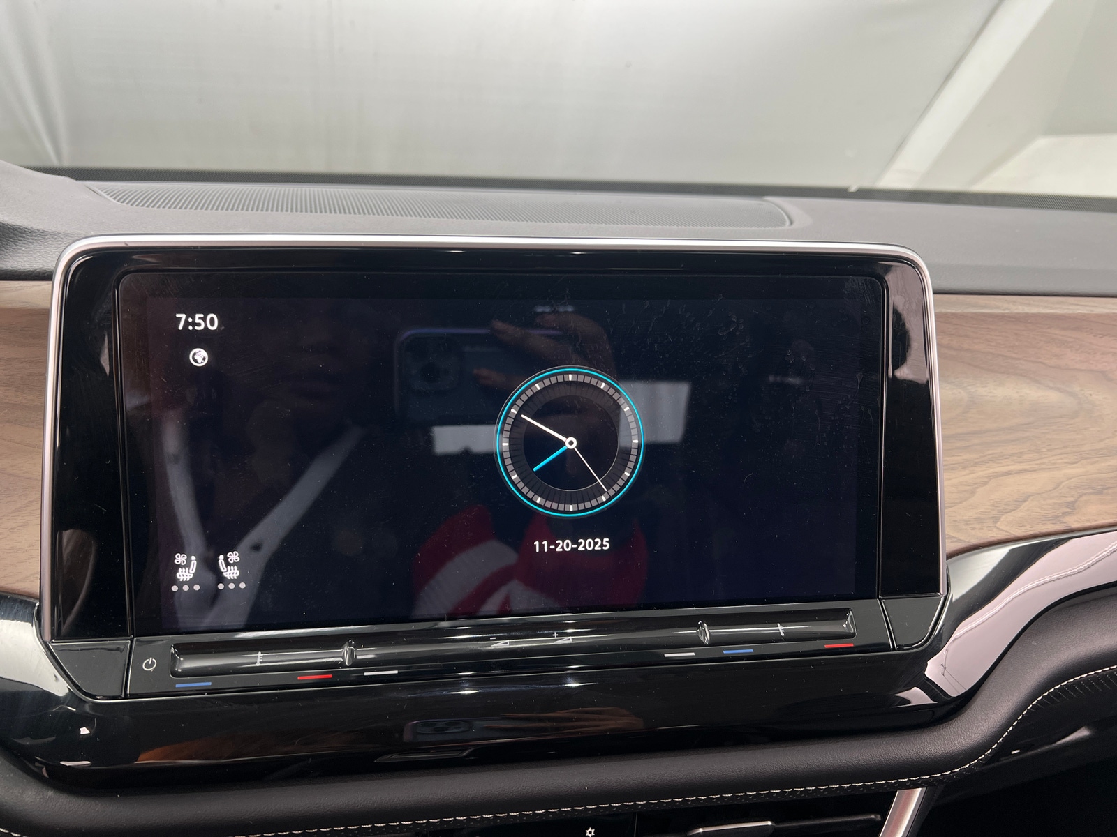 Thumbnail: 2025 Volkswagen Atlas - 4